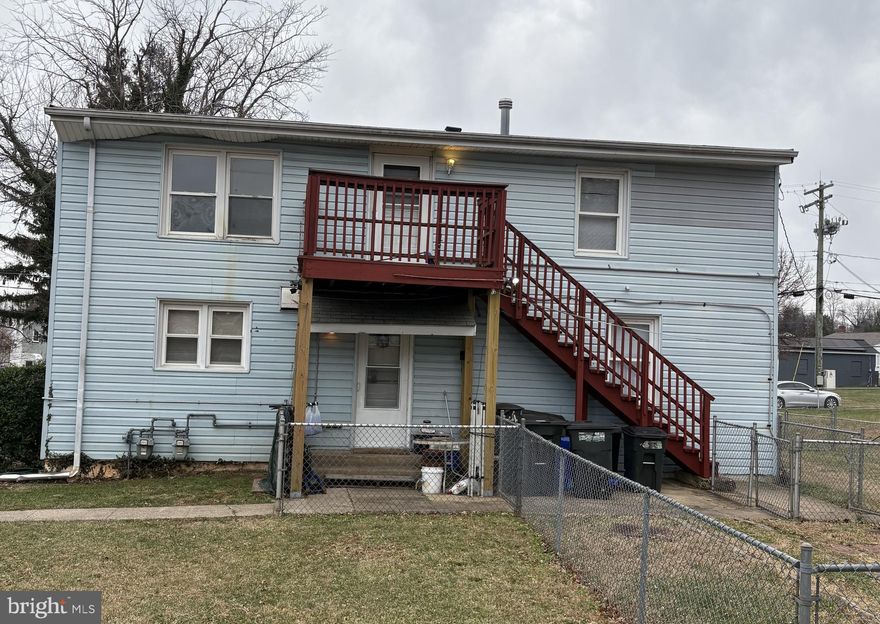 Multi-Family dwelling, Unit B is on the upper level with a rear entrance.  3 bedrooms and 1 bath, washer and dryer in unit and rear deck on entry level.  Available immediately.  Minimum annual income $48k and minimum credit score 620.