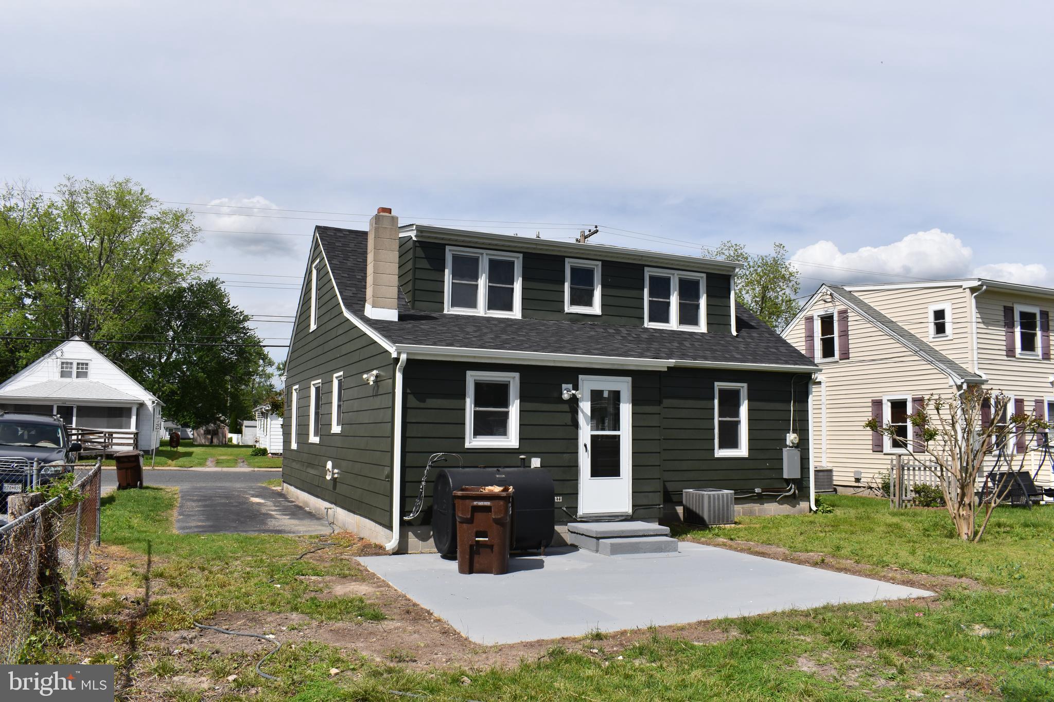 402 BAYLY AVENUE
