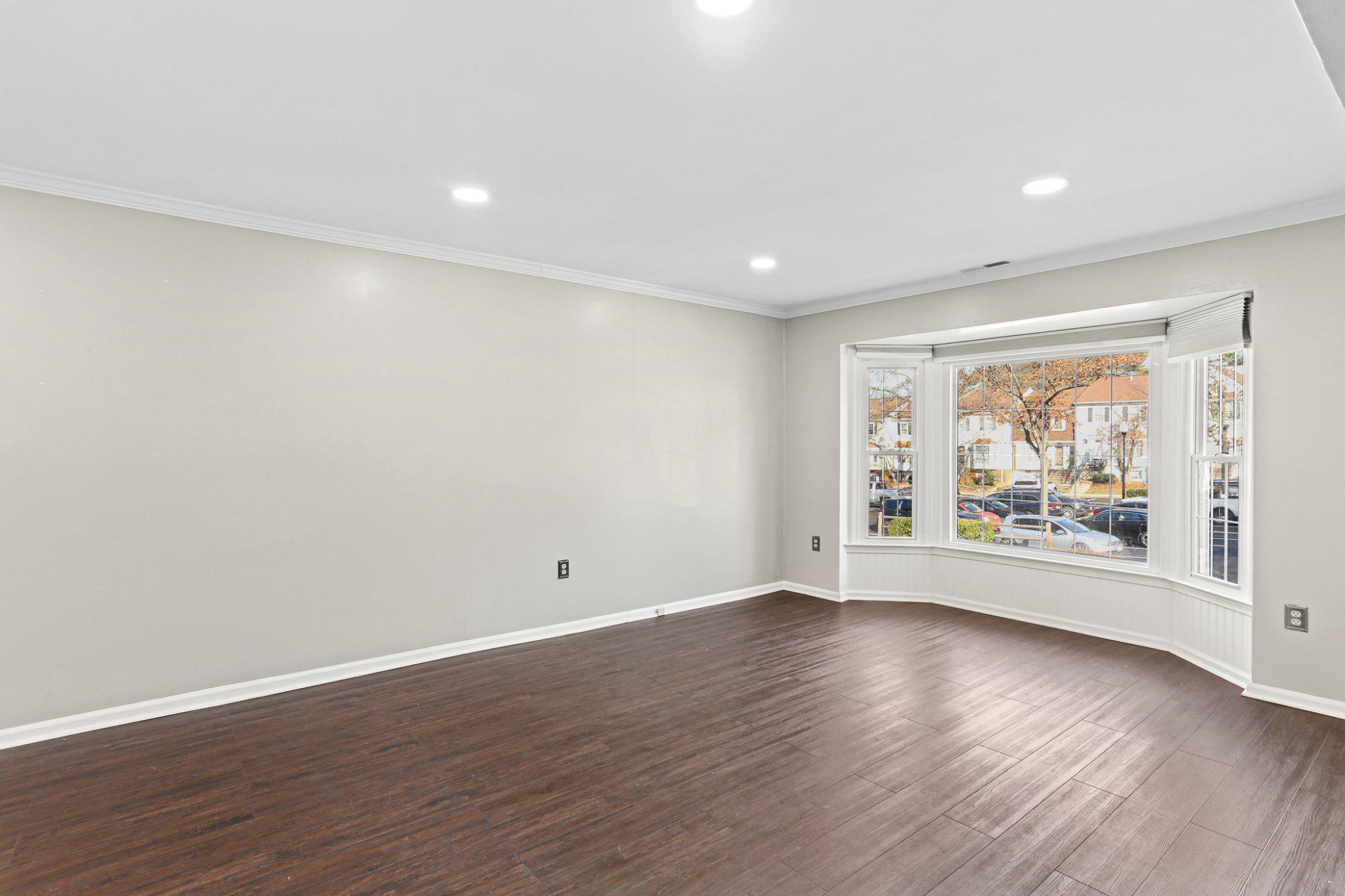 CROFTON MEWS CONDO - Residential