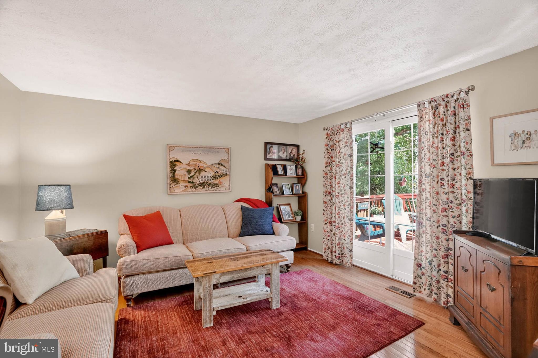 MACGILLS COMMON - Residential