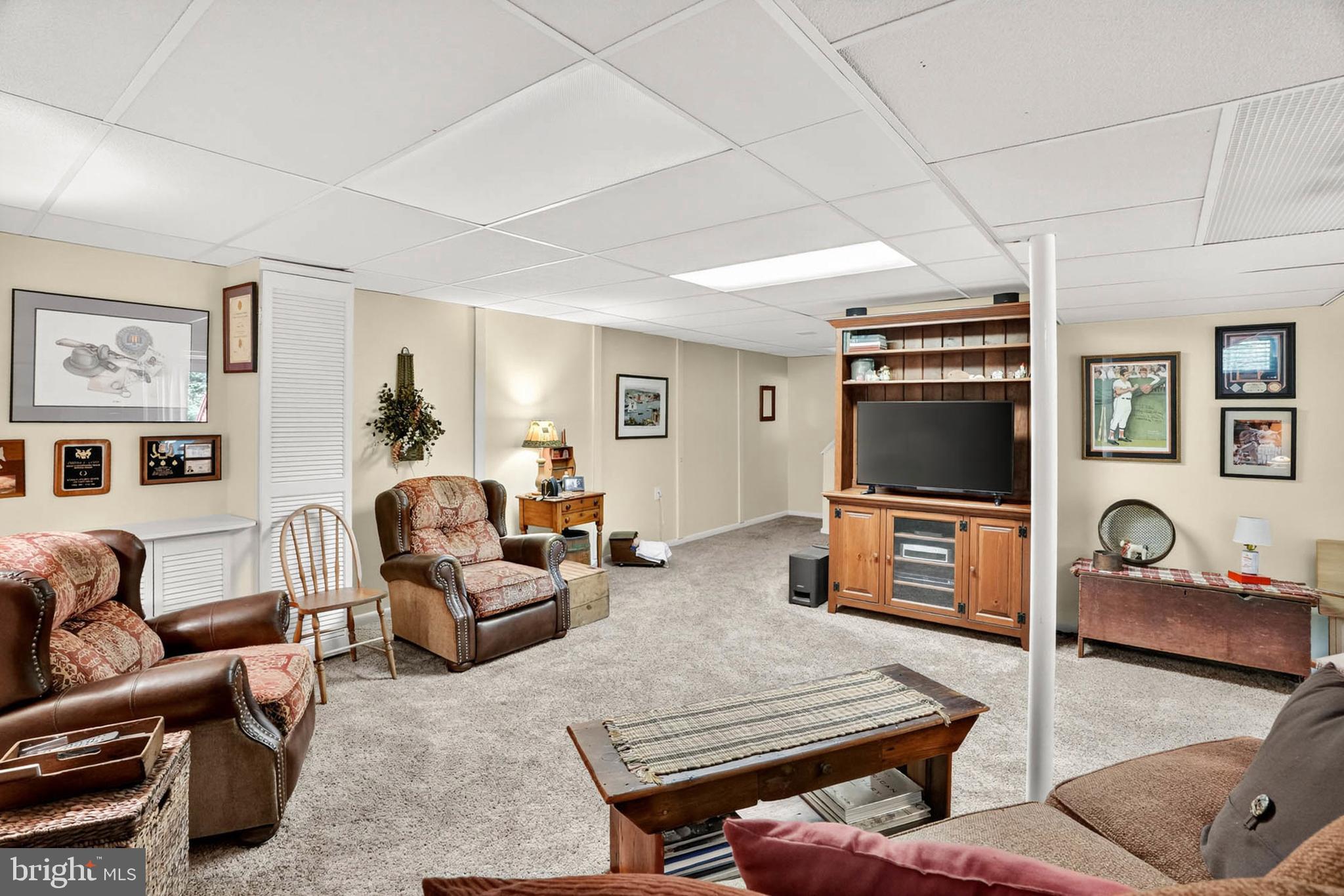 MACGILLS COMMON - Residential