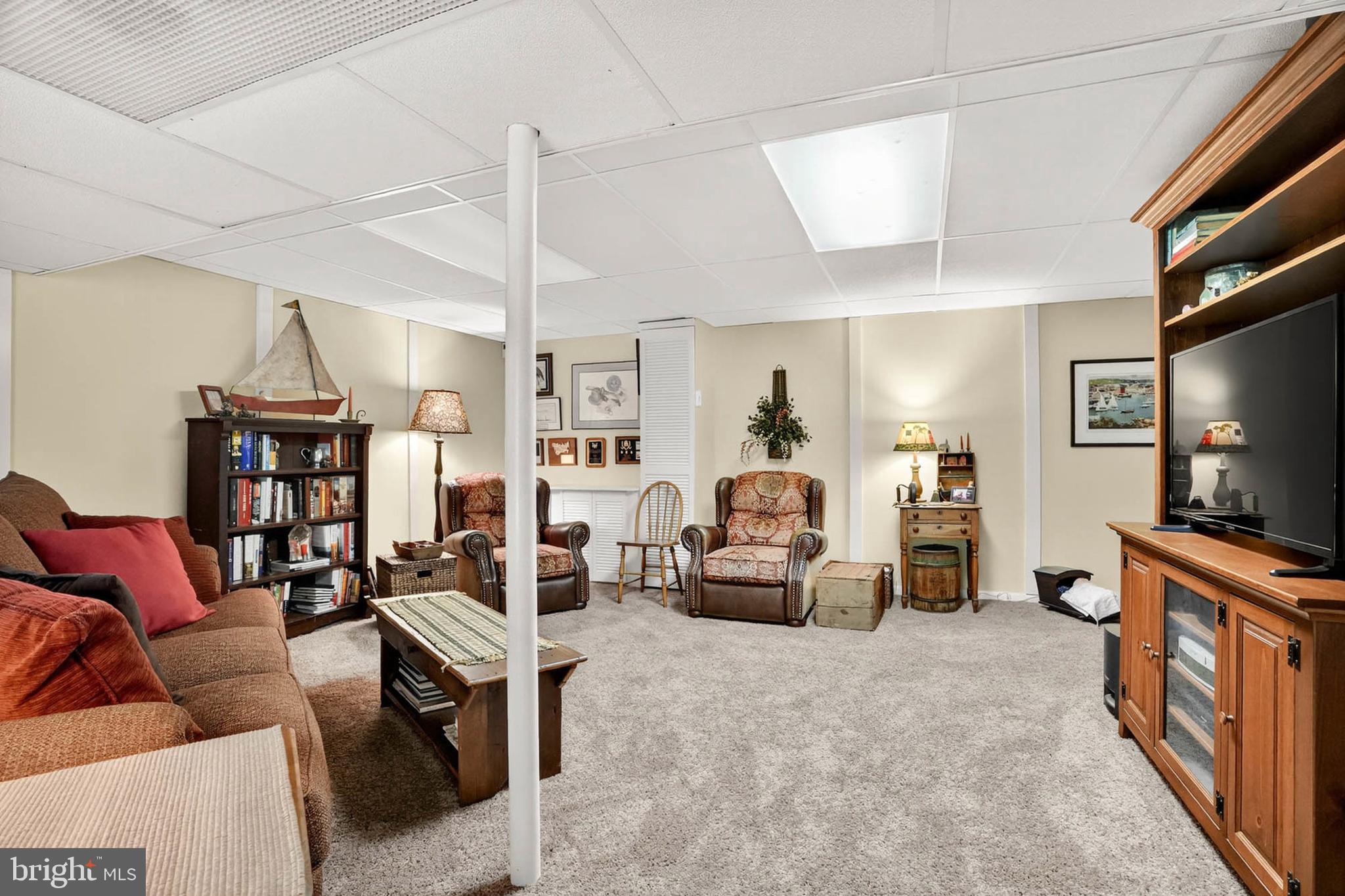 MACGILLS COMMON - Residential