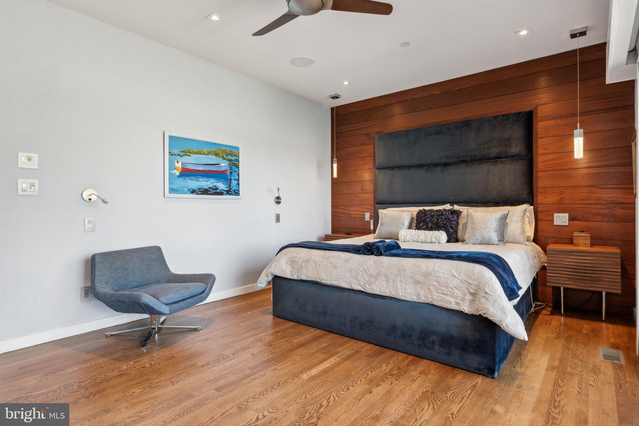 SHADY OAKS MANOR - Residential