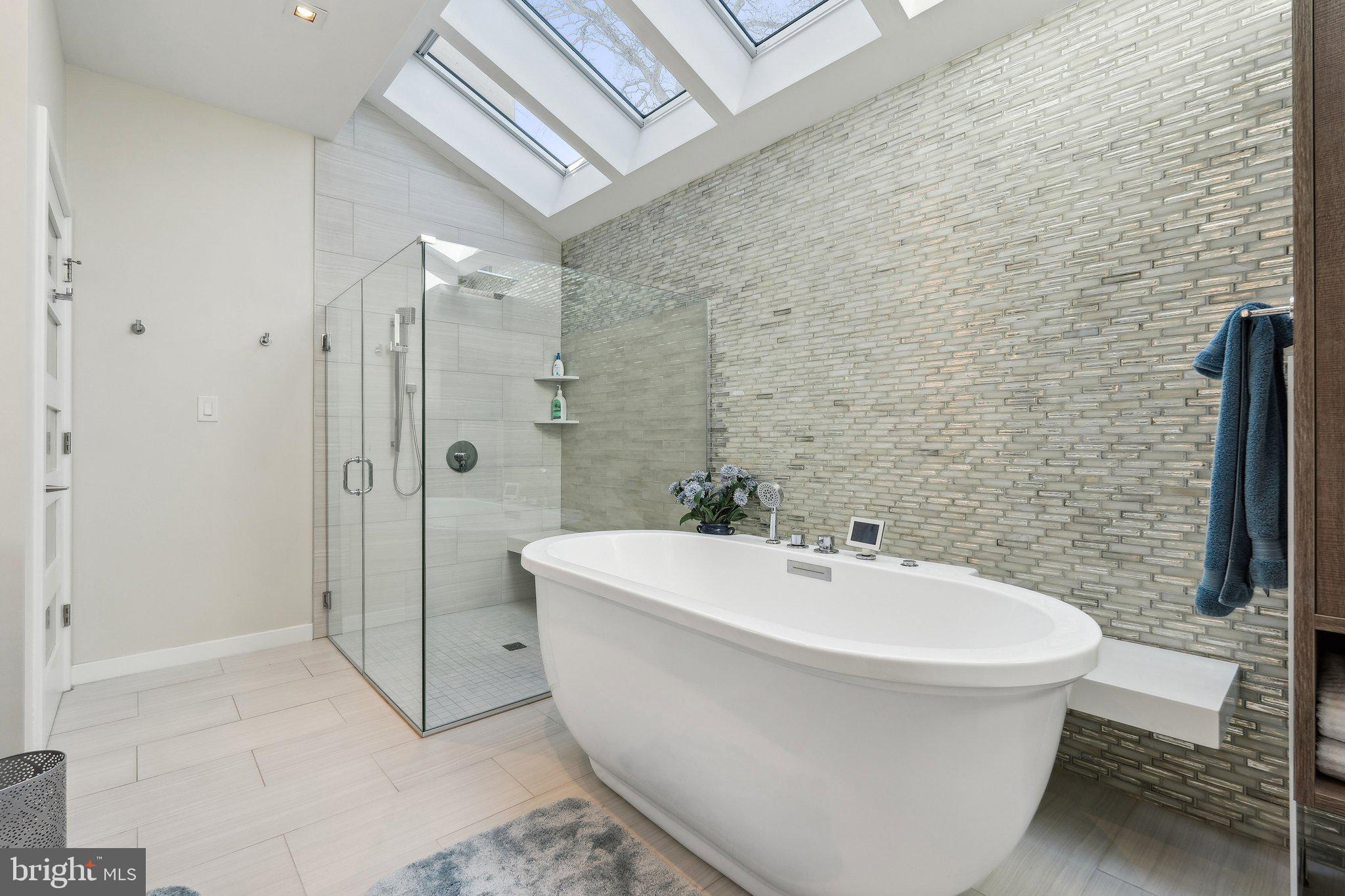 SHADY OAKS MANOR - Residential