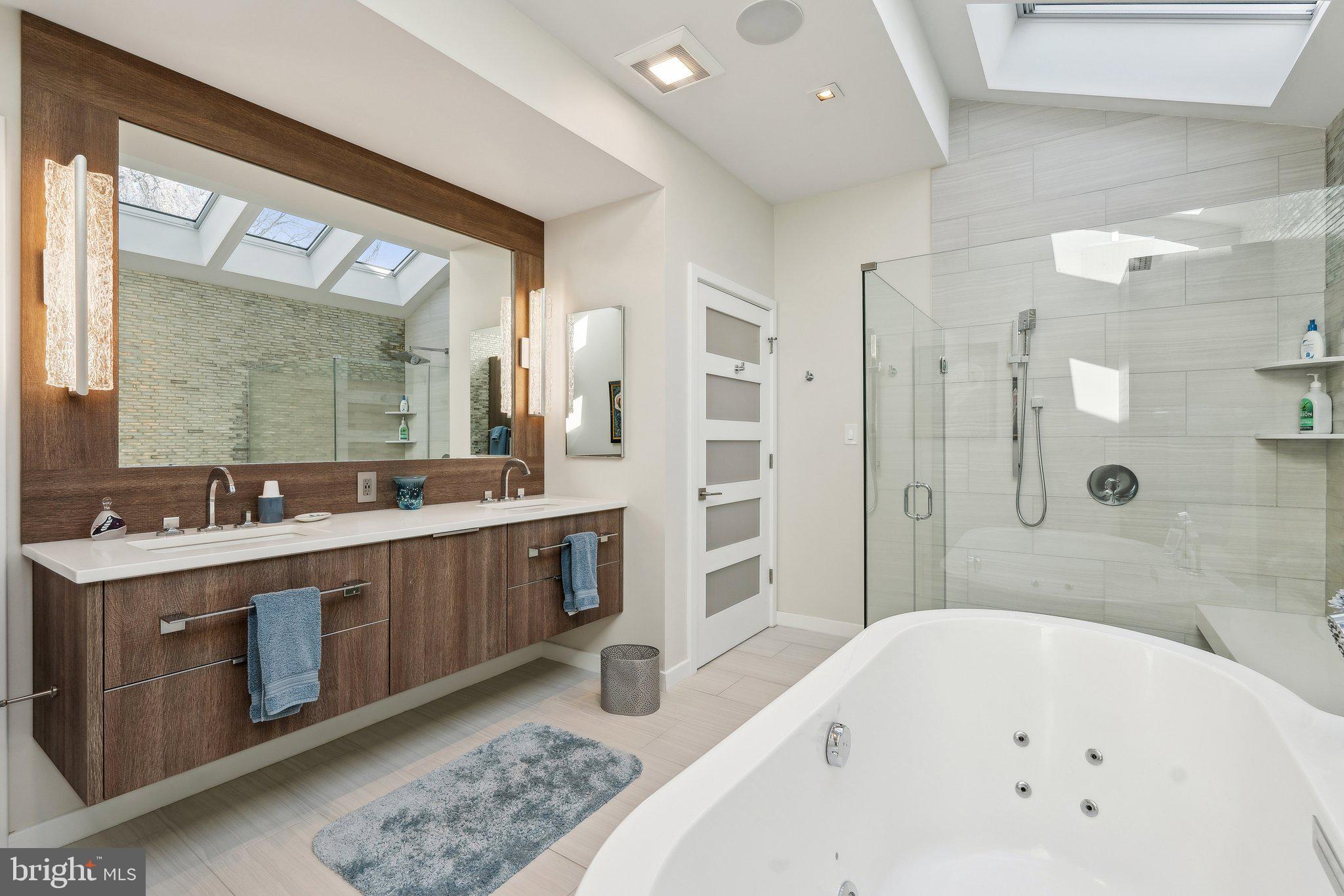 SHADY OAKS MANOR - Residential