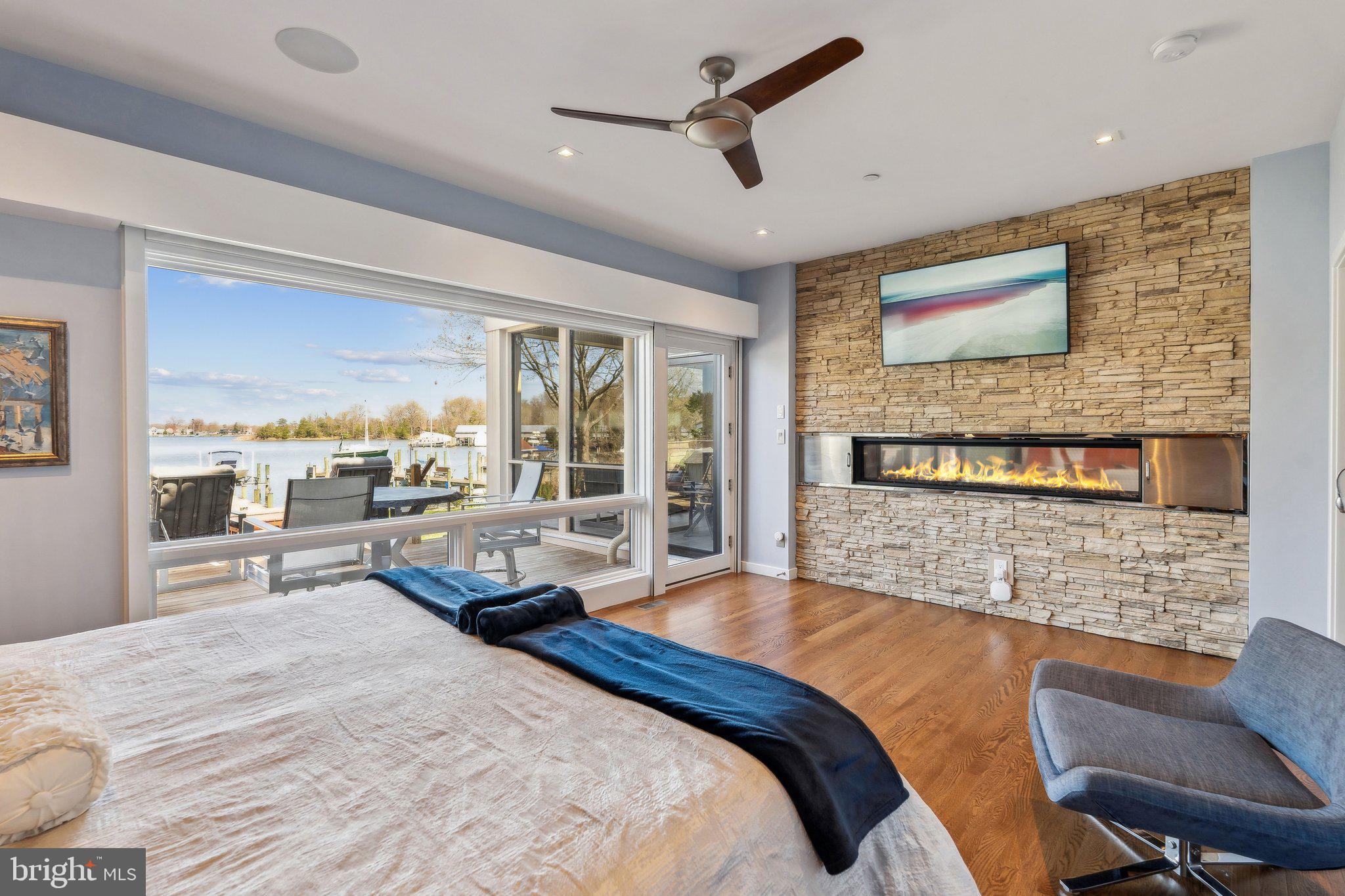 SHADY OAKS MANOR - Residential