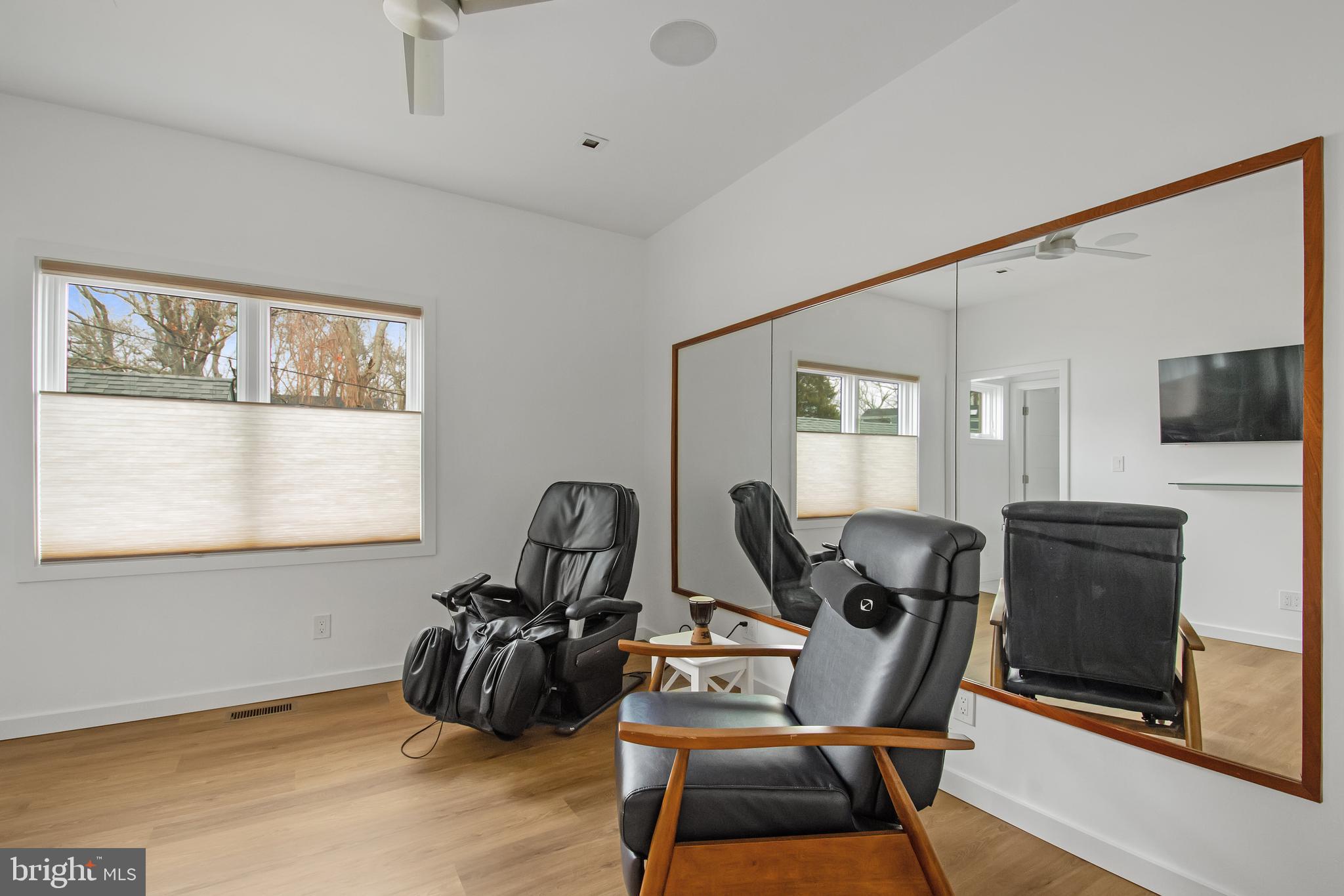 SHADY OAKS MANOR - Residential