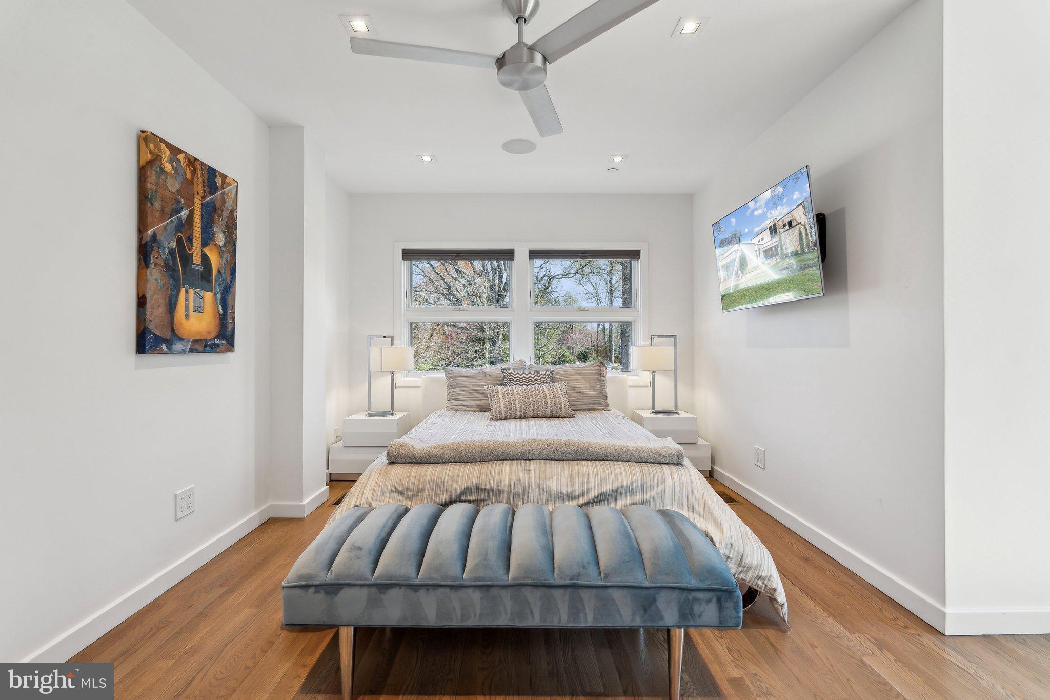 SHADY OAKS MANOR - Residential