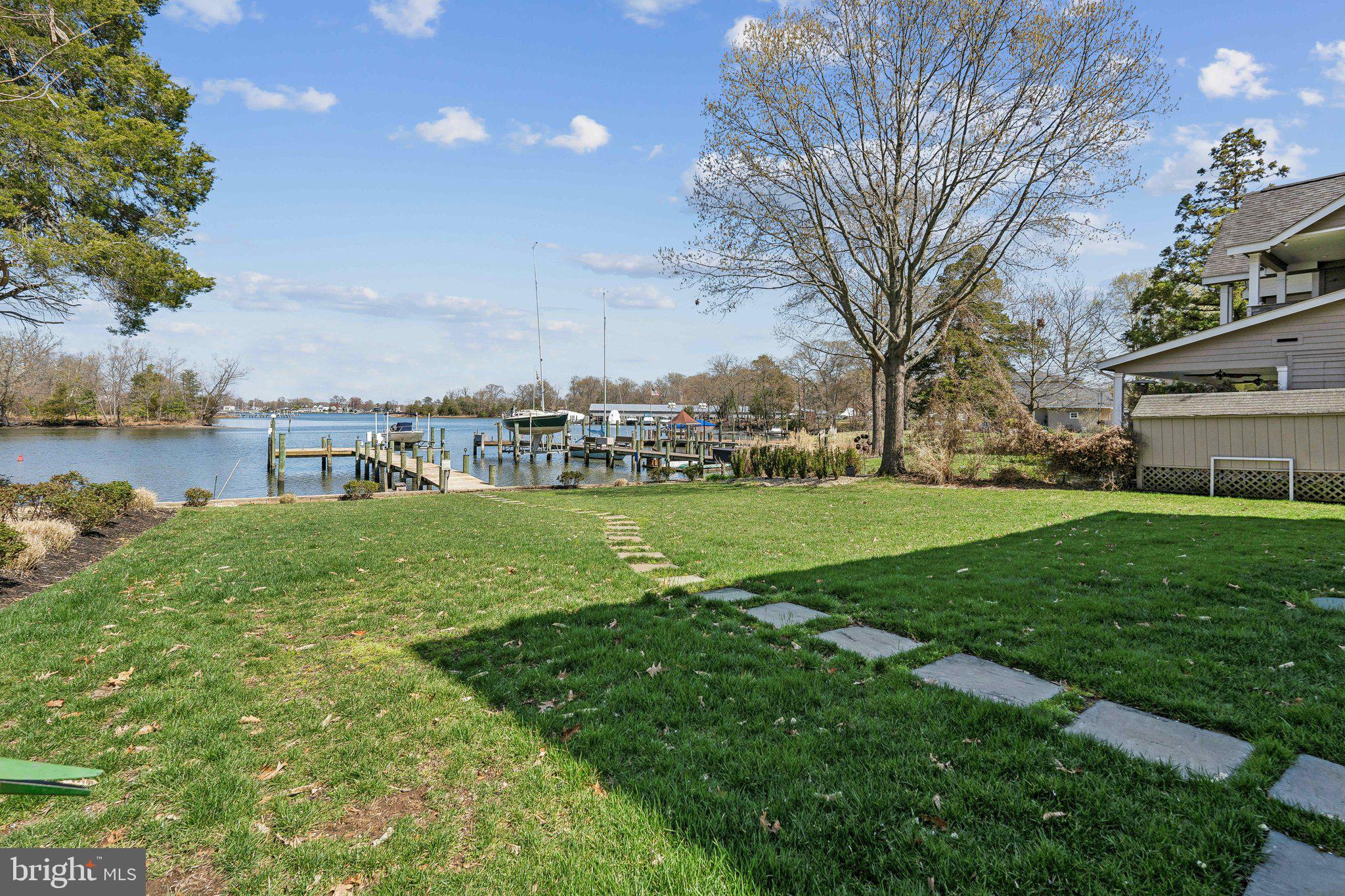 SHADY OAKS MANOR - Residential