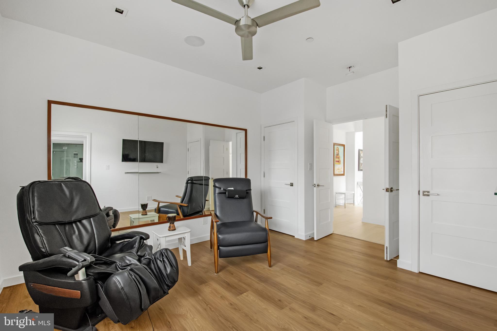 SHADY OAKS MANOR - Residential