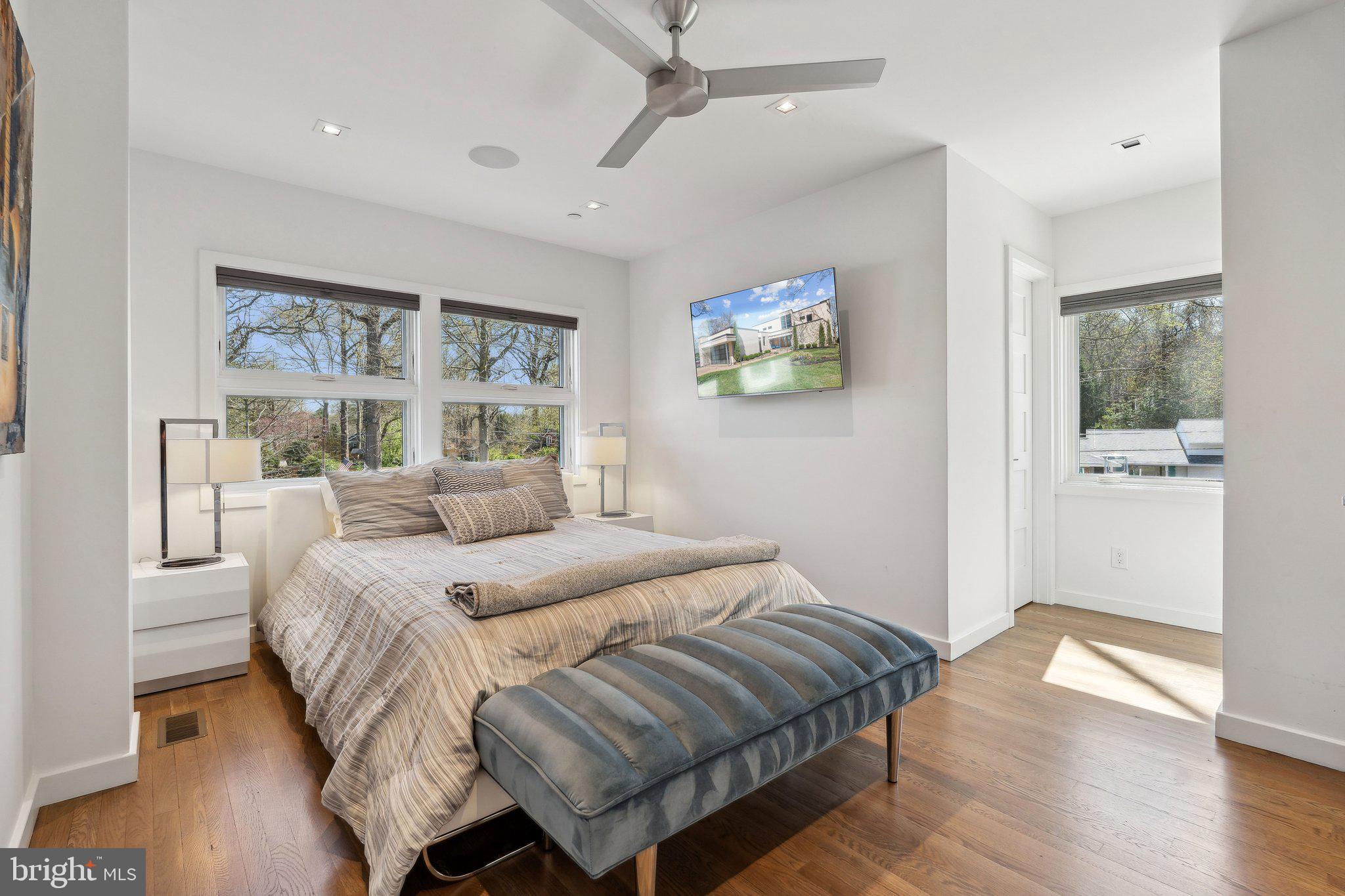 SHADY OAKS MANOR - Residential