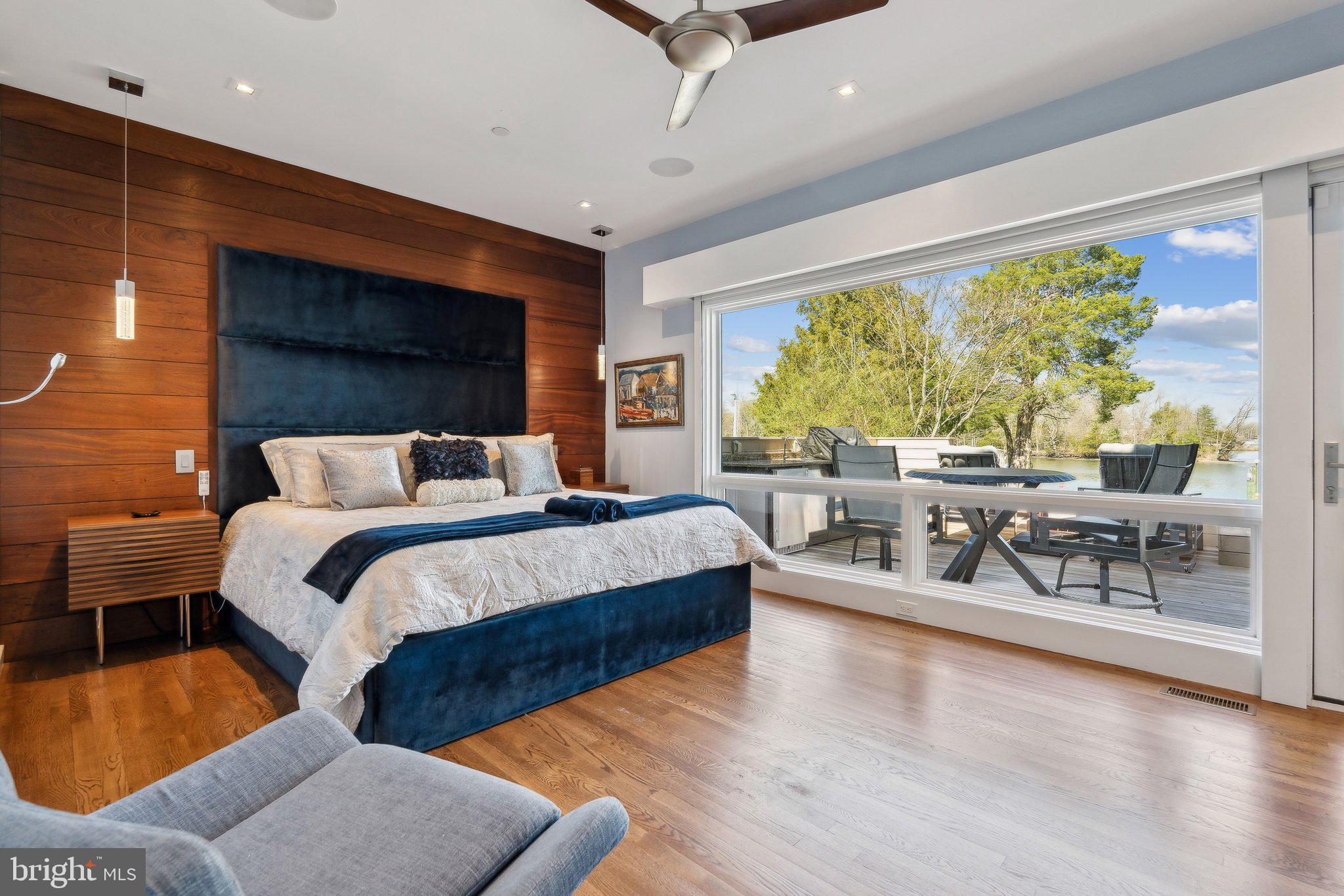 SHADY OAKS MANOR - Residential