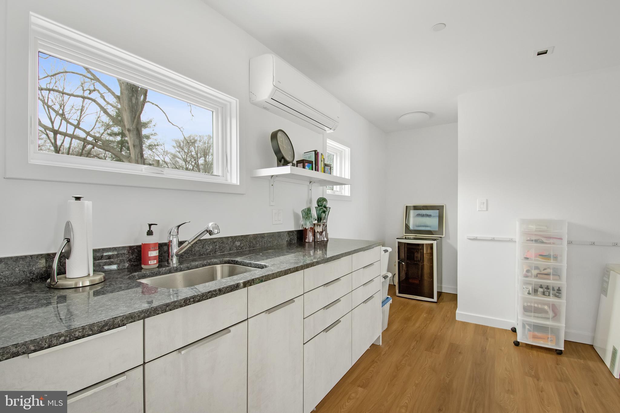 SHADY OAKS MANOR - Residential