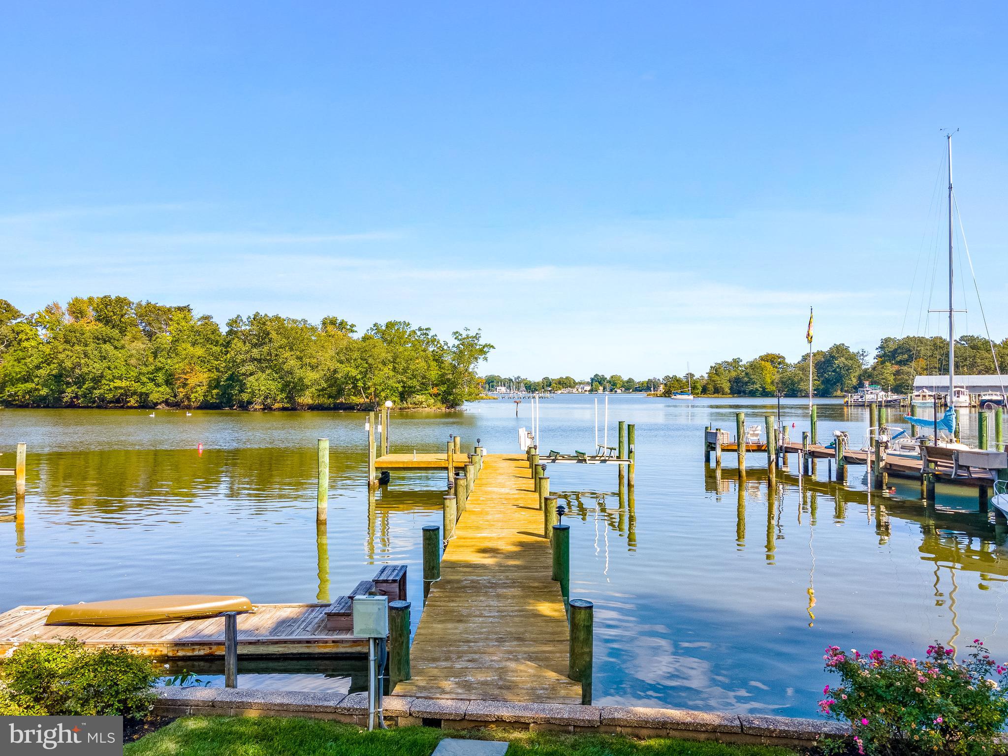 SHADY OAKS MANOR - Residential