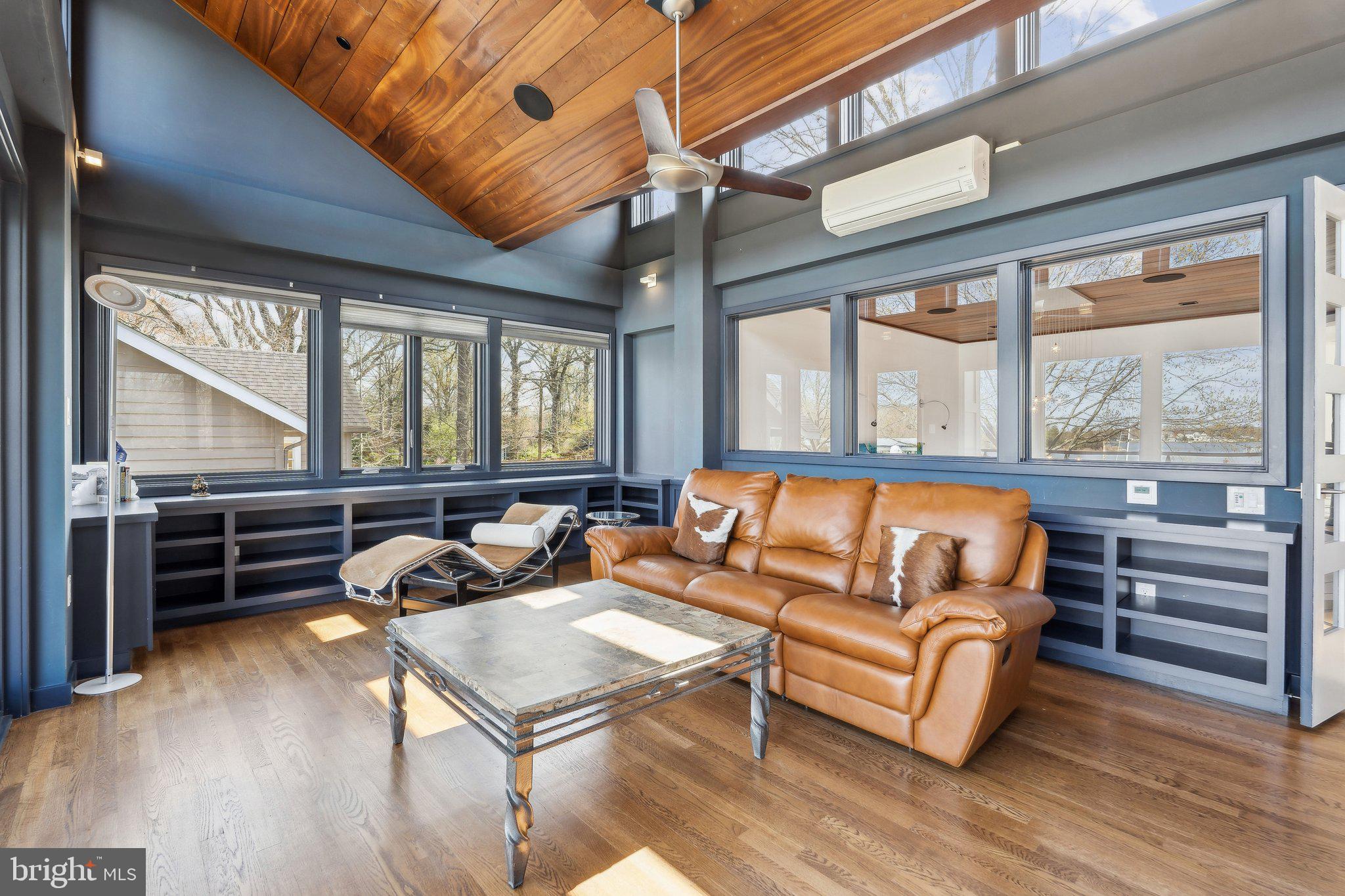 SHADY OAKS MANOR - Residential