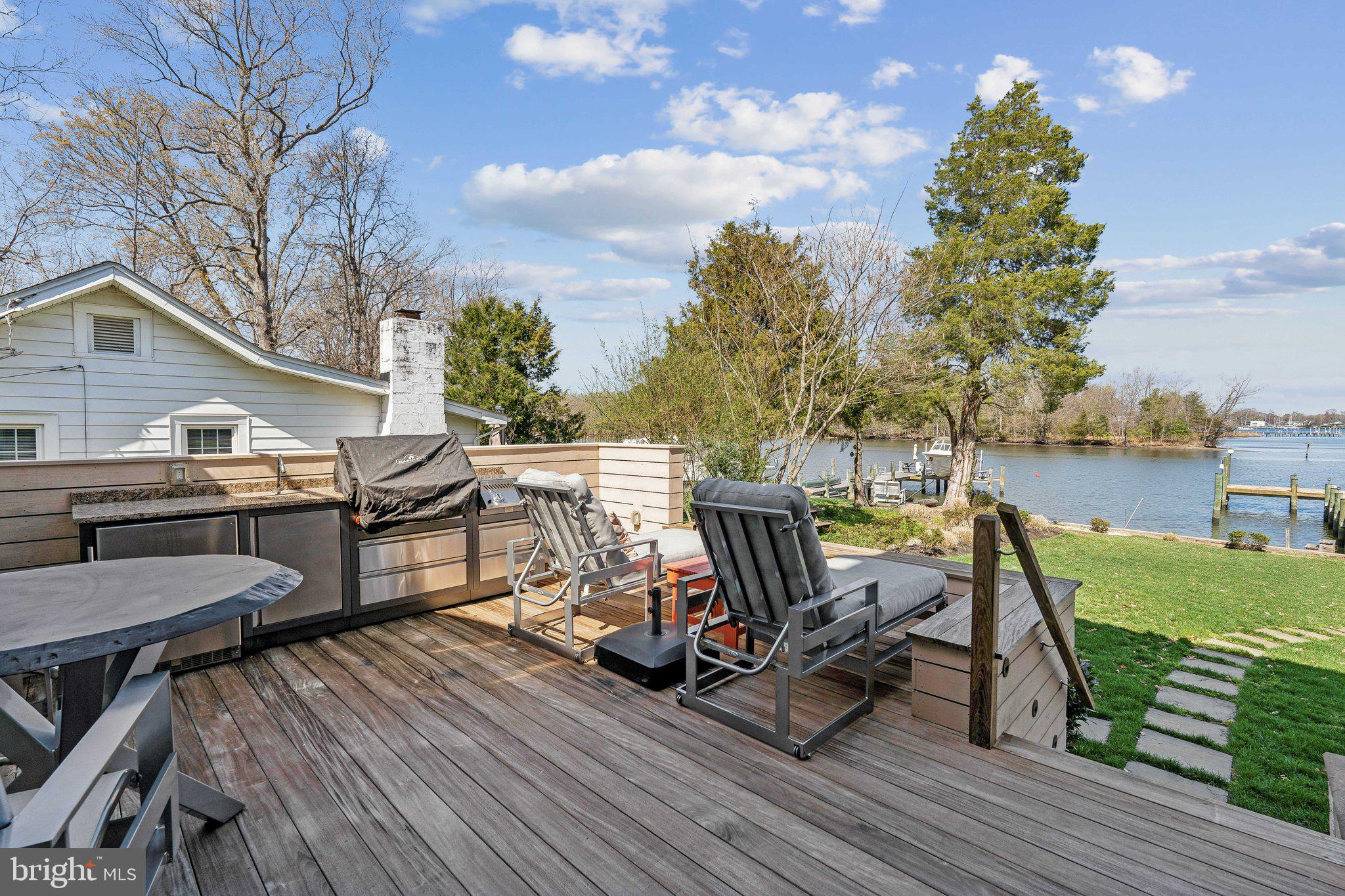 SHADY OAKS MANOR - Residential