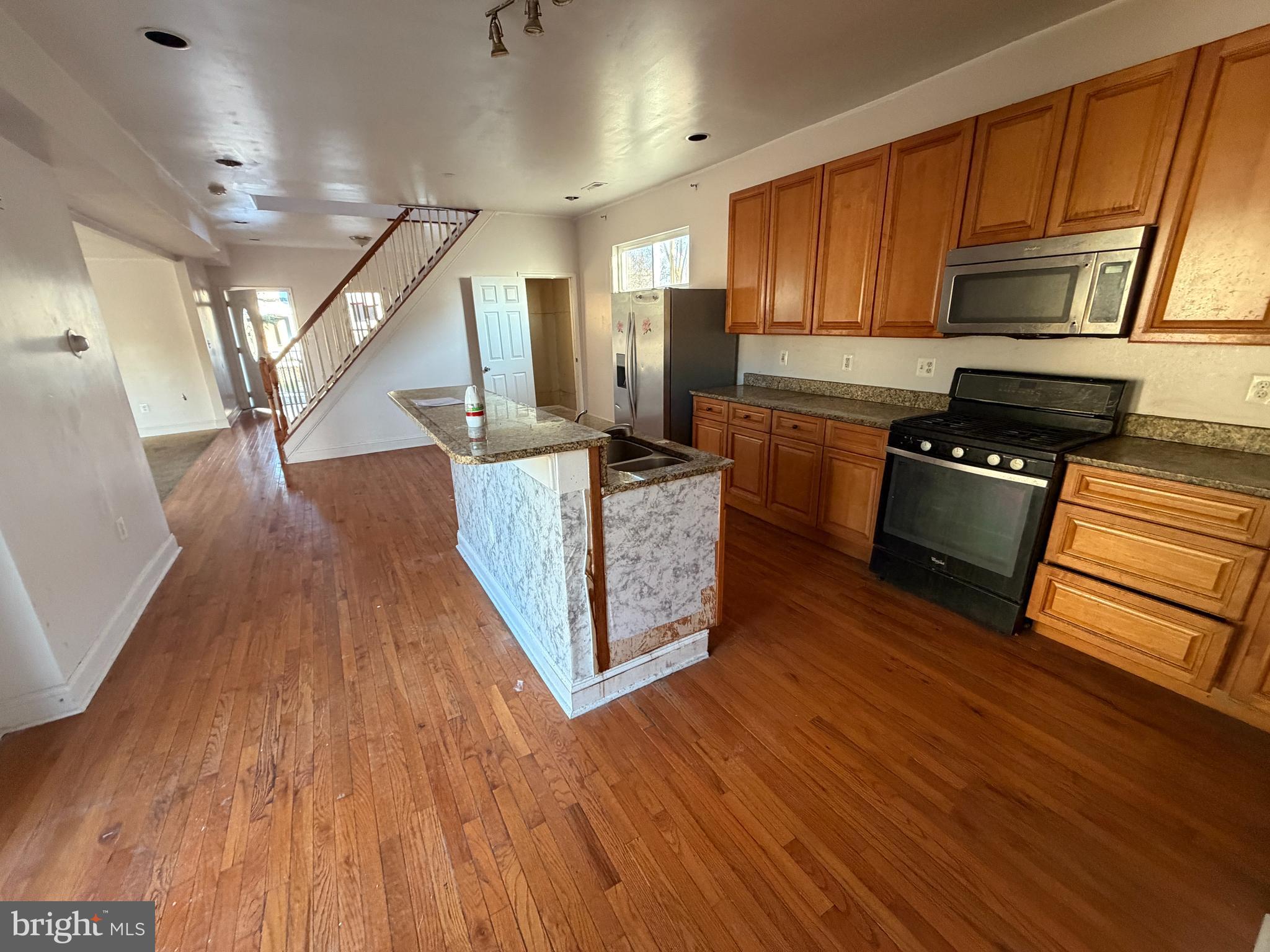 554 S LONGWOOD STREET