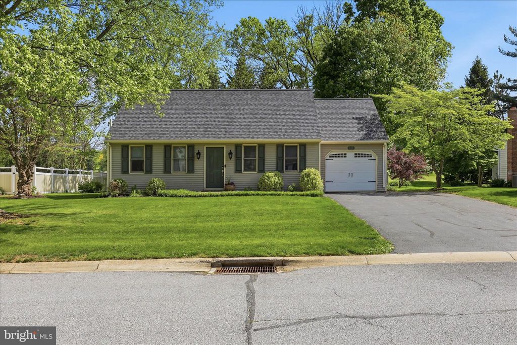 Photo of 916 Indian Springs Drive, LANCASTER, PA 17601 (MLS # PALA2087914)