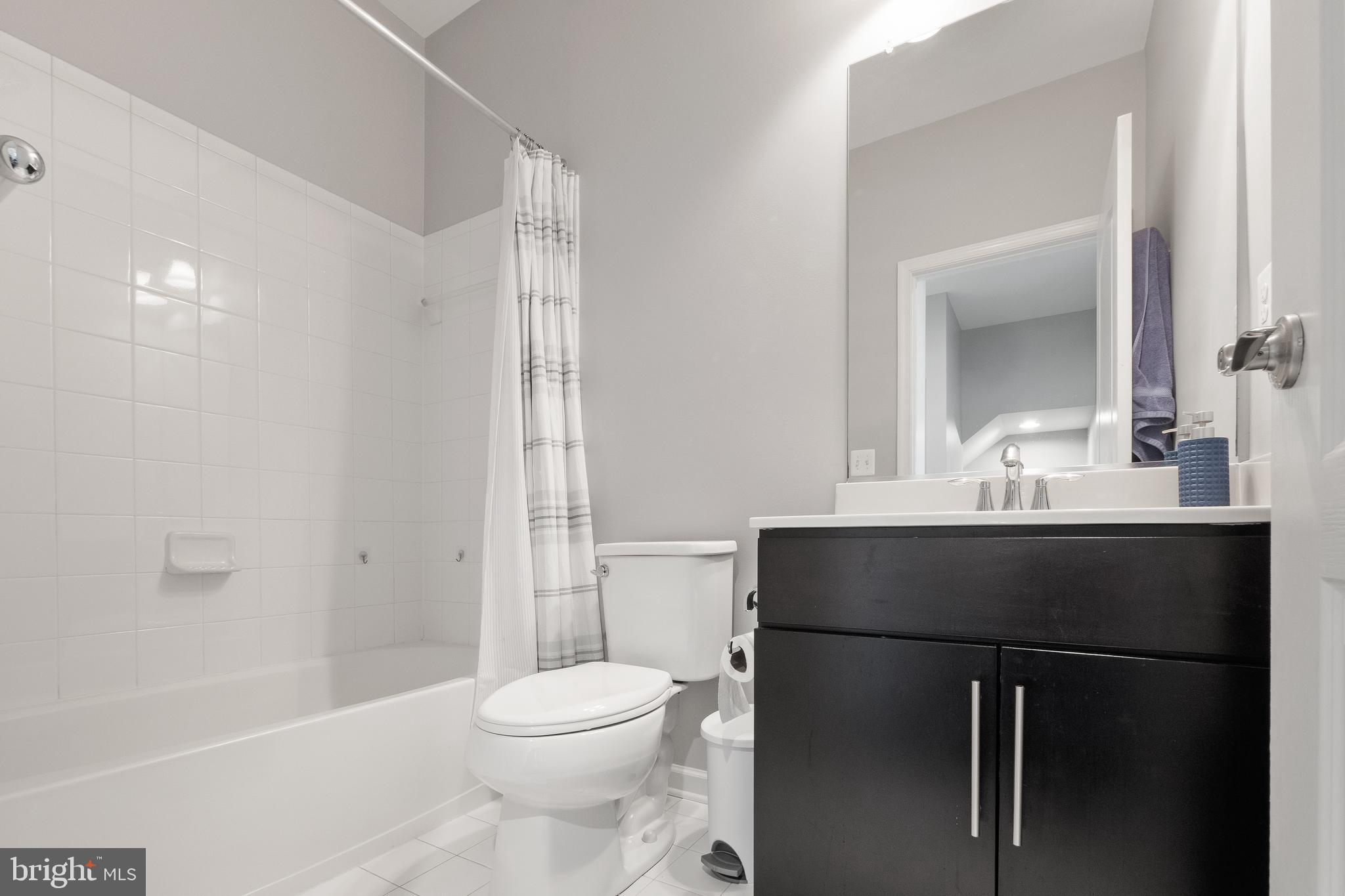 LOCUST POINT - Residential