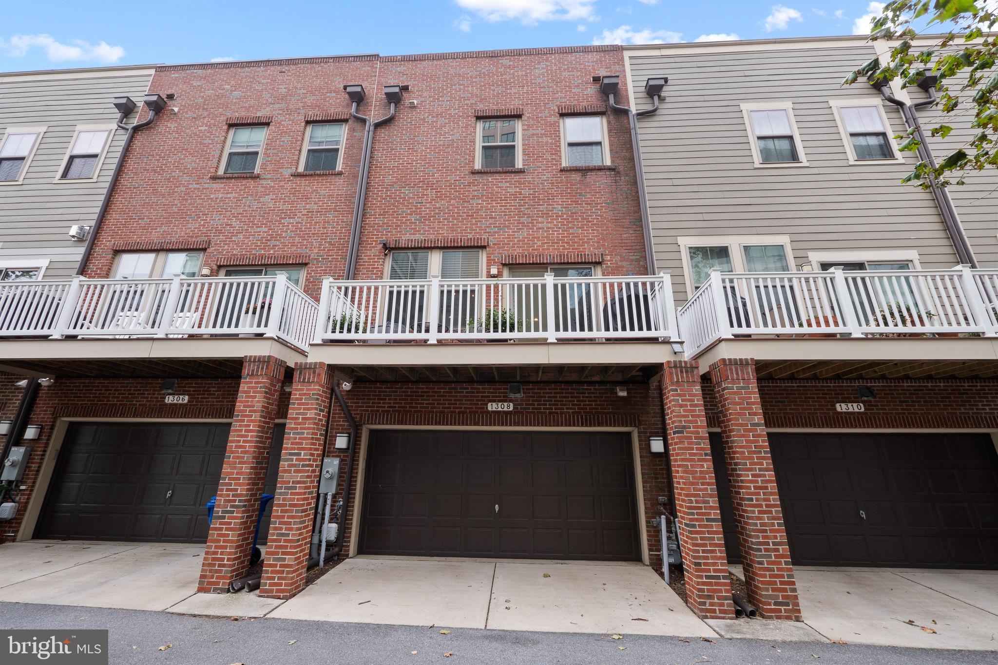 LOCUST POINT - Residential