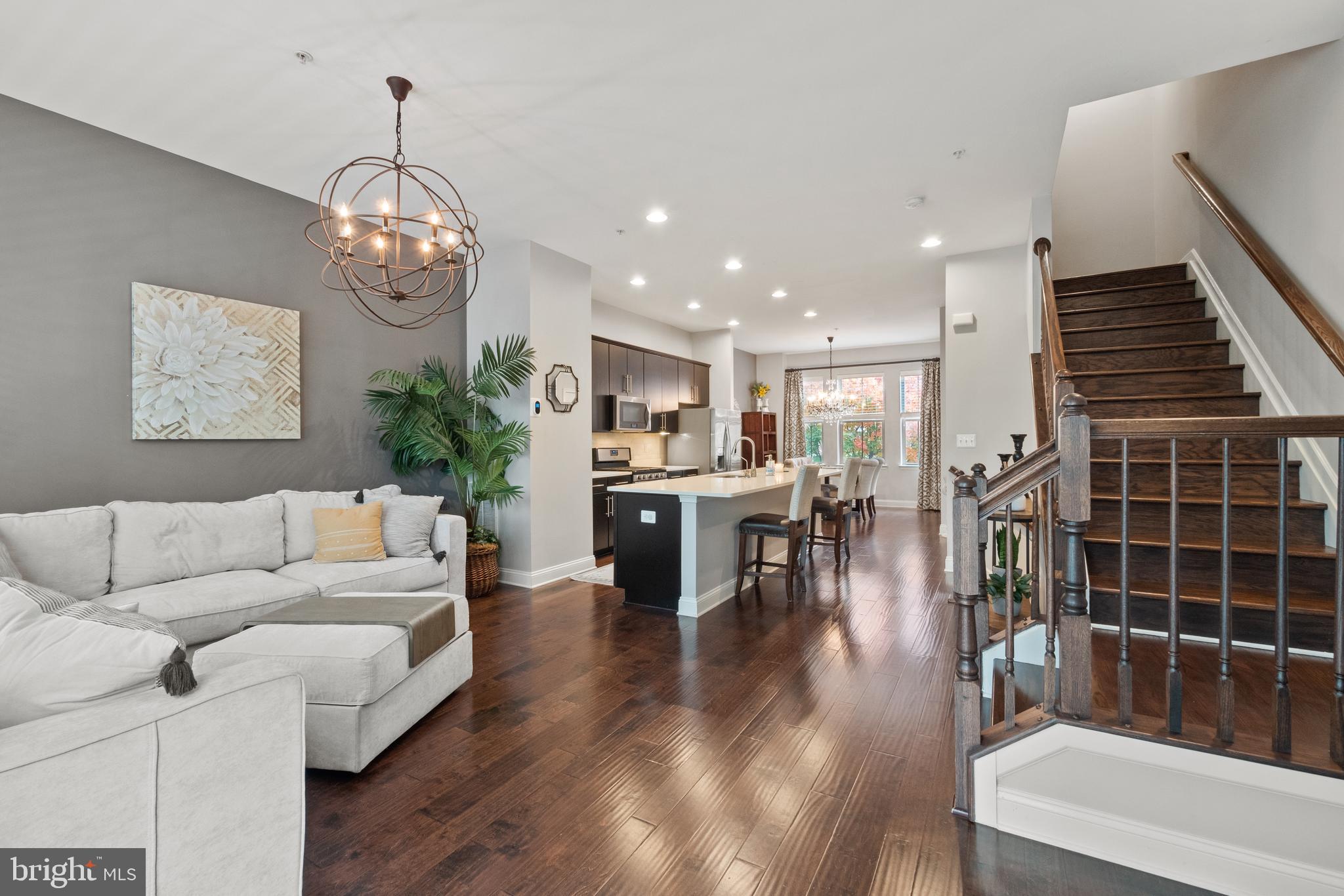 LOCUST POINT - Residential