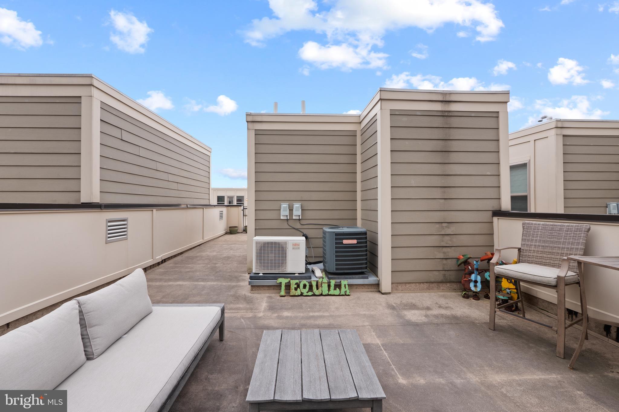 LOCUST POINT - Residential