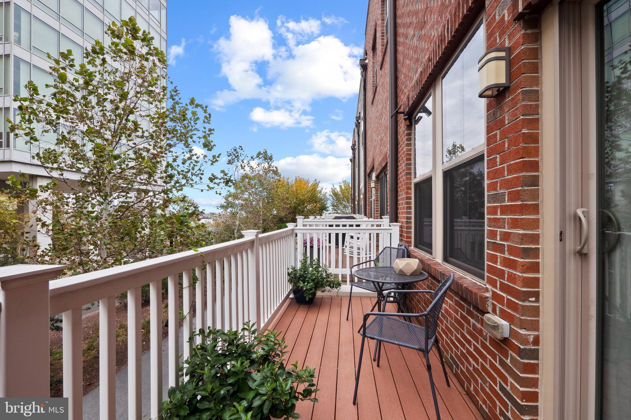 LOCUST POINT - Residential