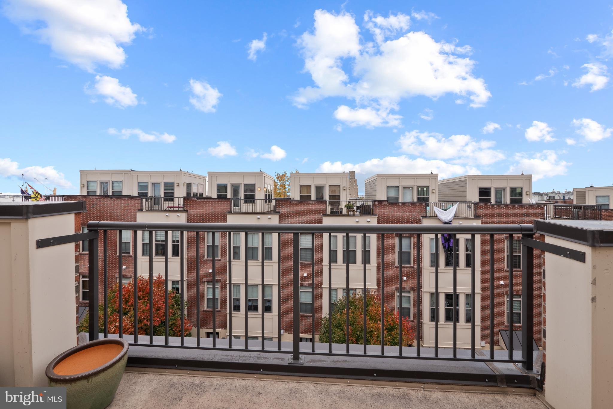 LOCUST POINT - Residential