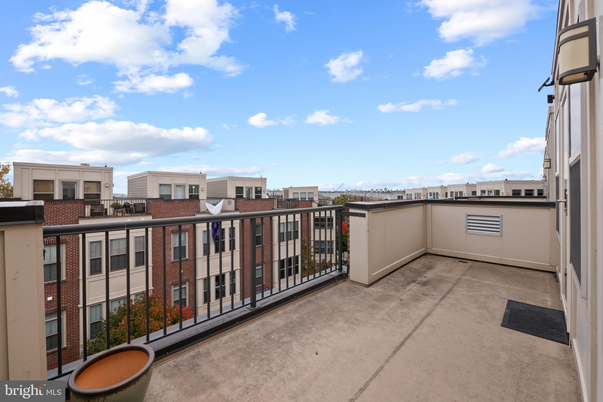 LOCUST POINT - Residential