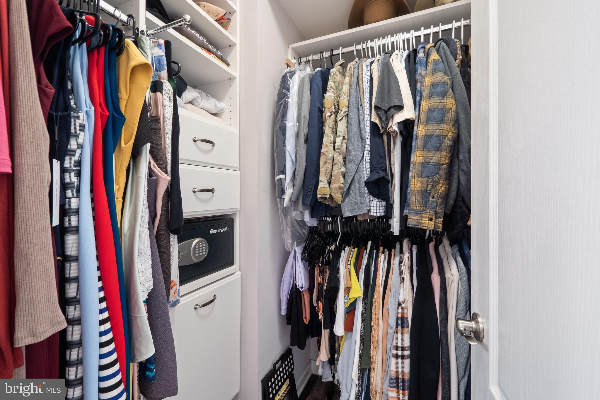 LOCUST POINT - Residential