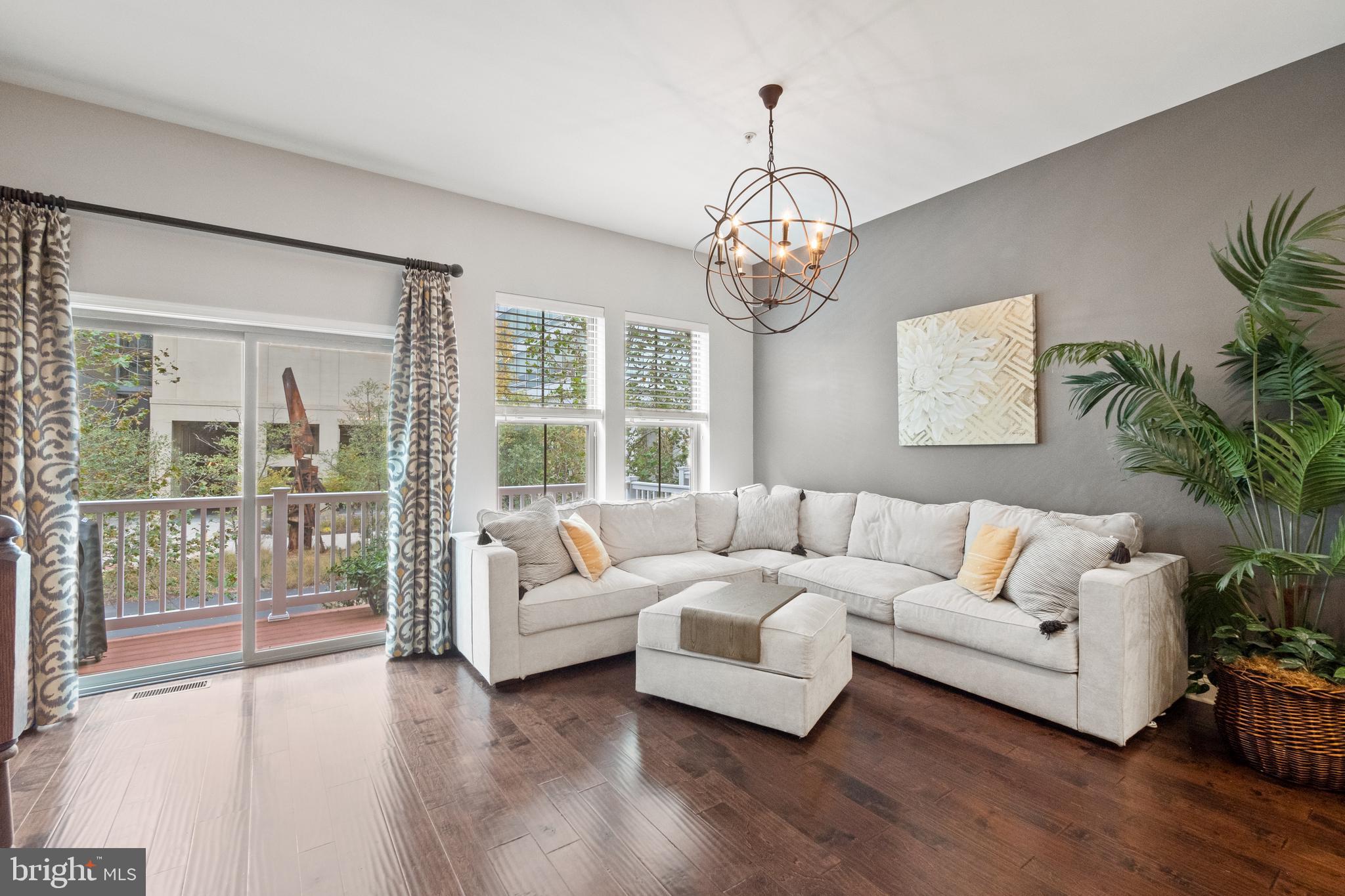 LOCUST POINT - Residential