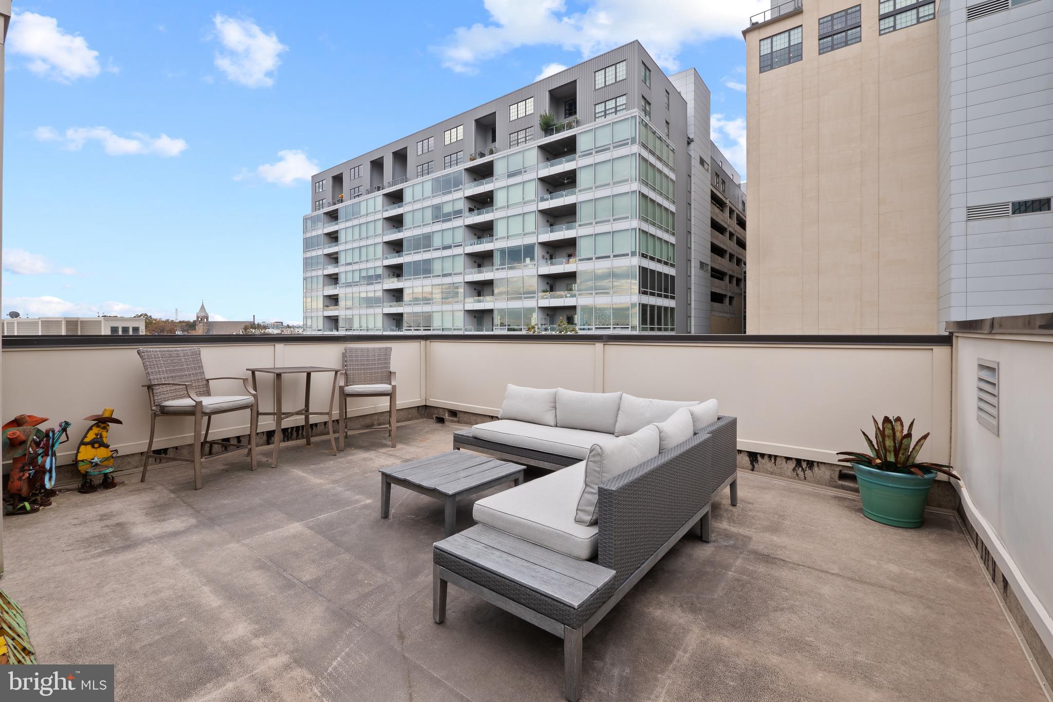 LOCUST POINT - Residential