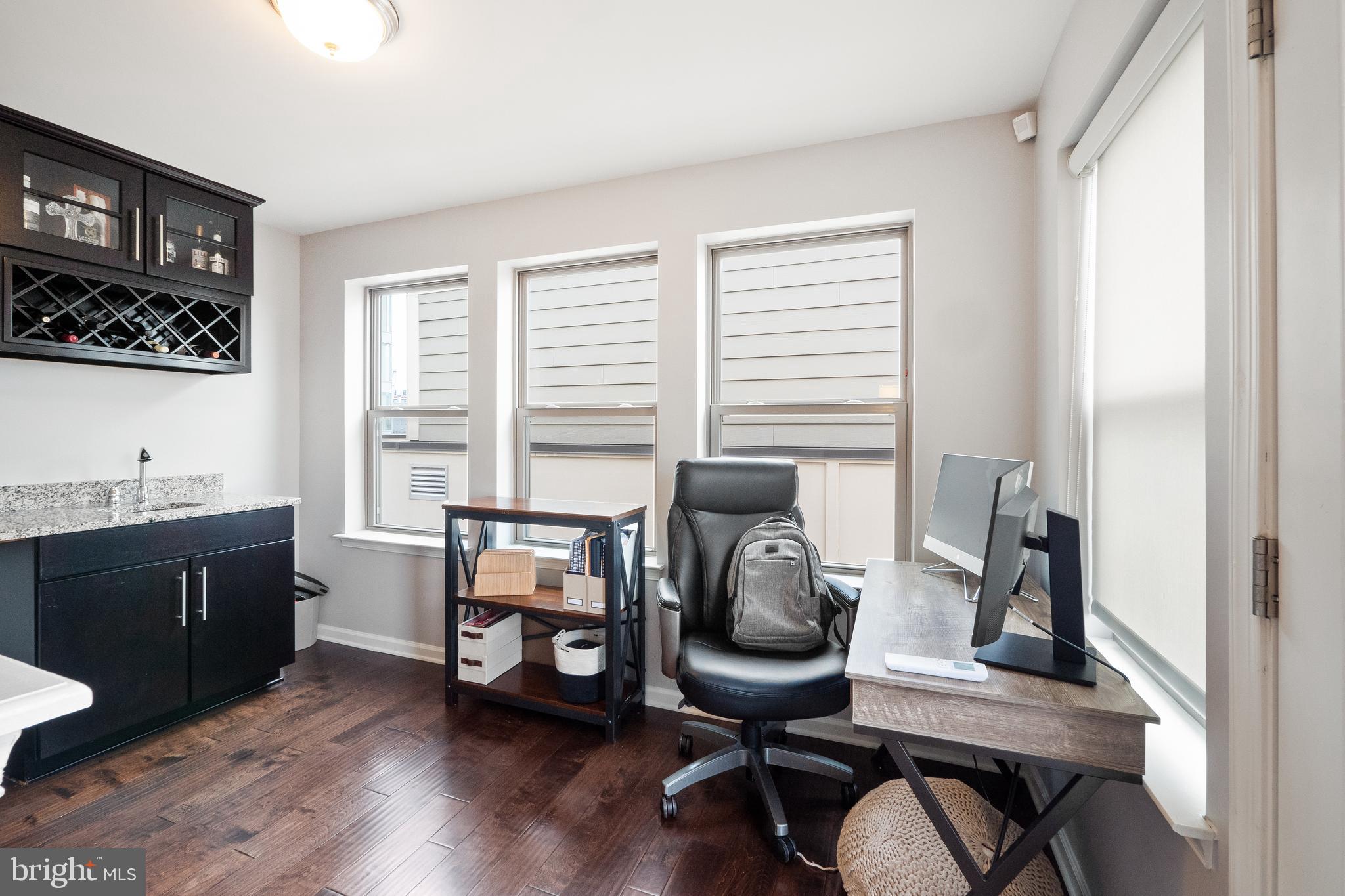 LOCUST POINT - Residential