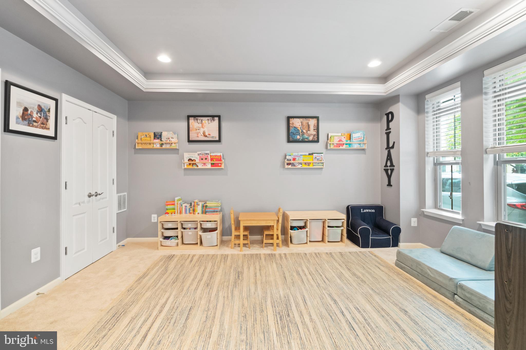 LOCUST POINT - Residential