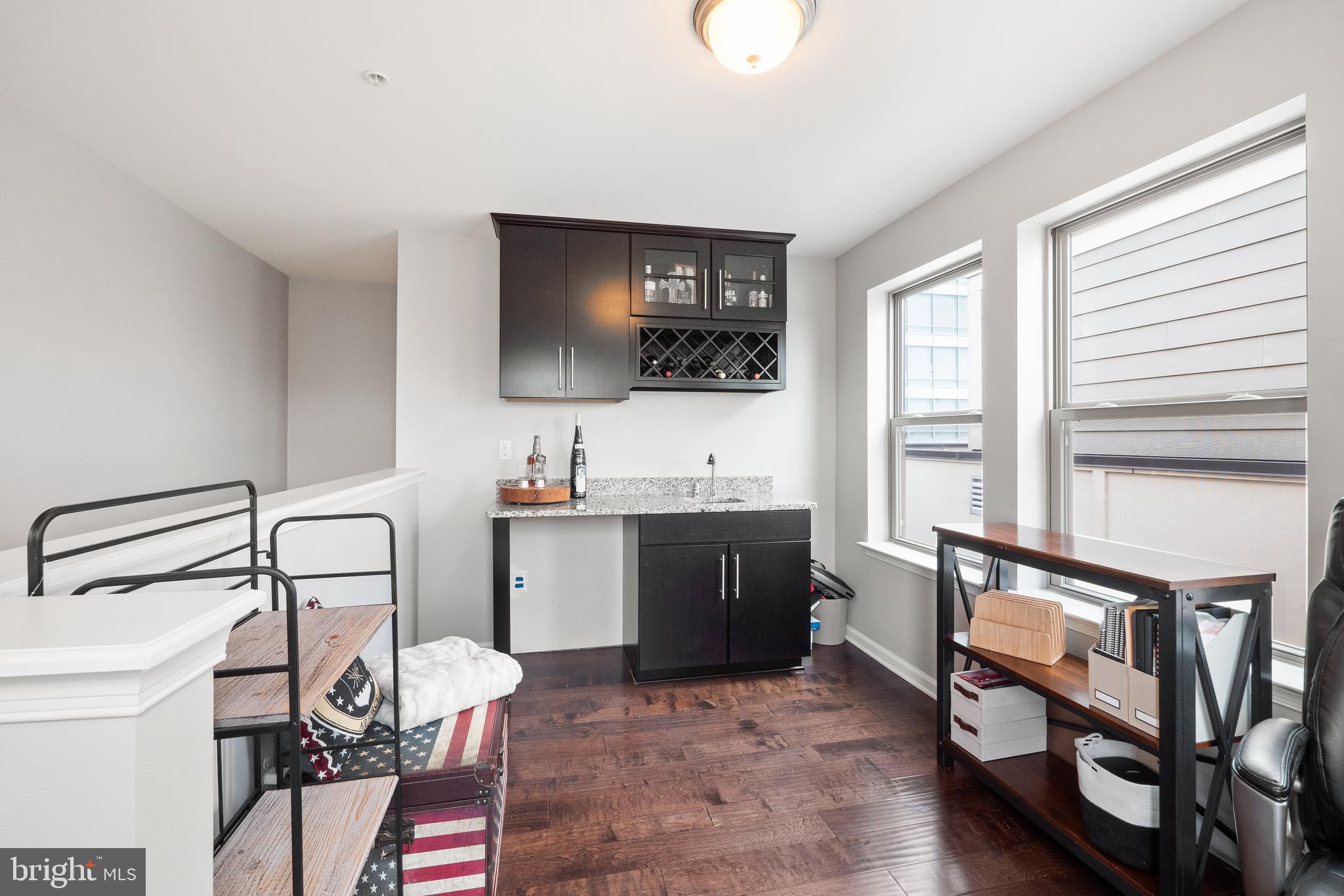 LOCUST POINT - Residential