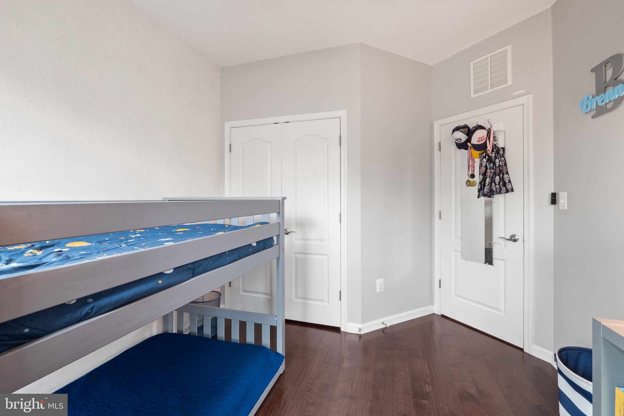 LOCUST POINT - Residential