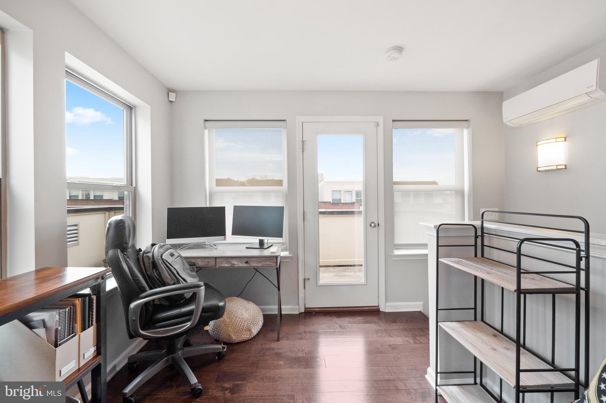 LOCUST POINT - Residential