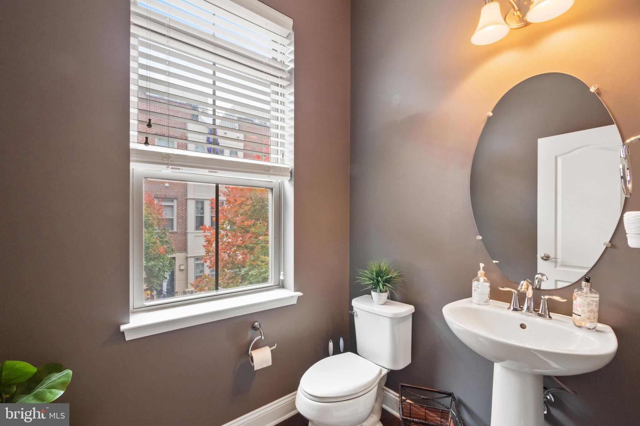 LOCUST POINT - Residential