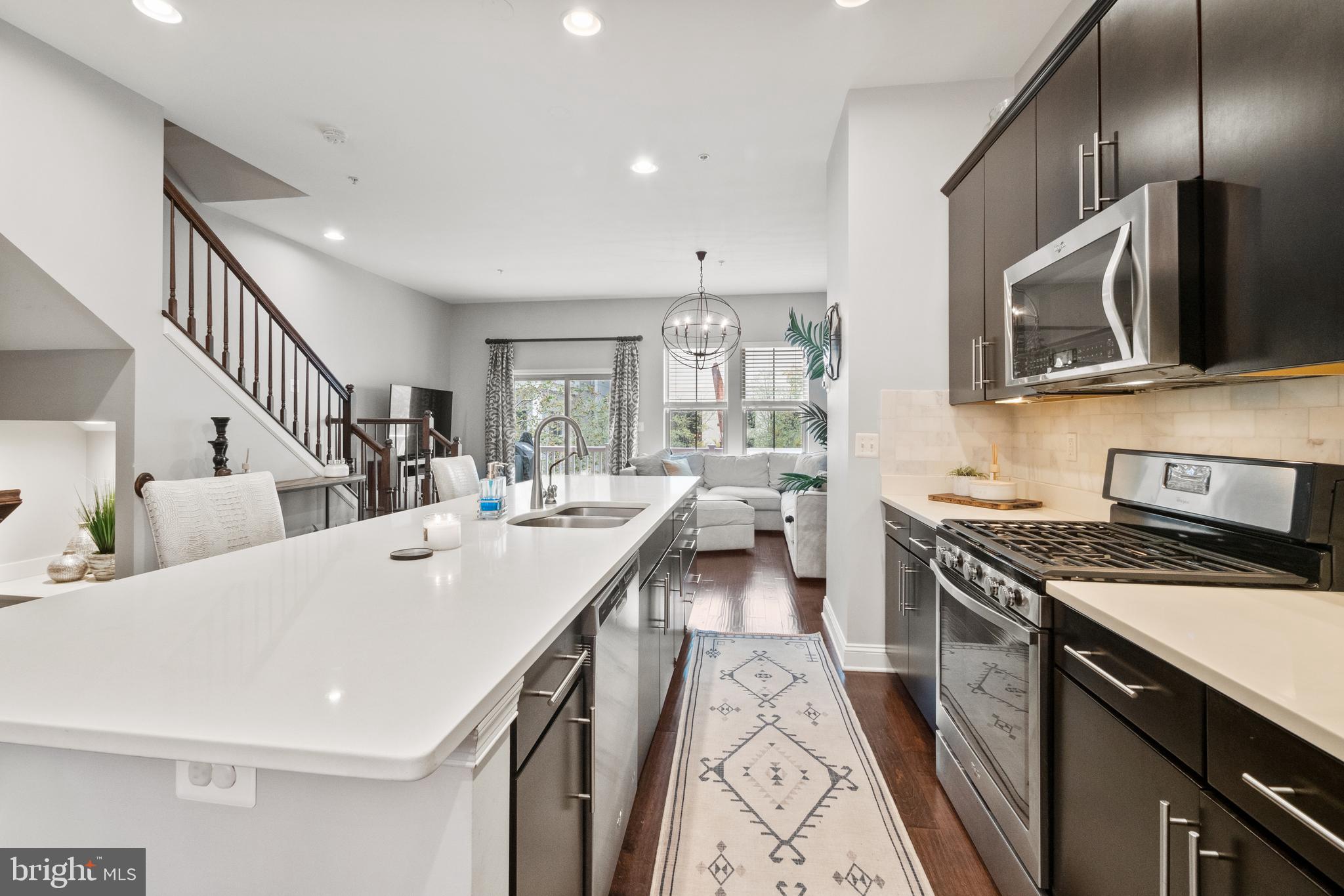 LOCUST POINT - Residential