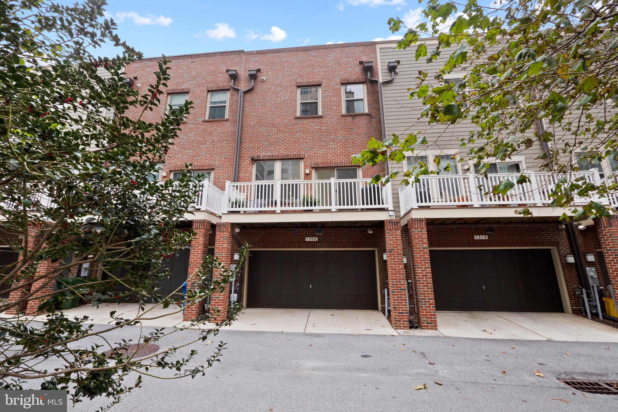 LOCUST POINT - Residential