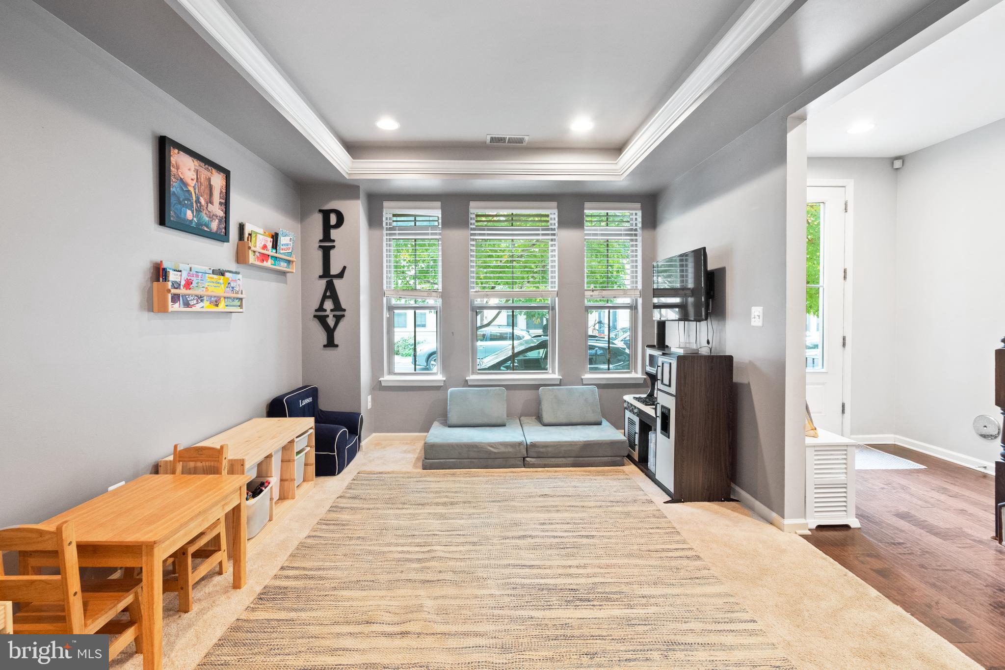 LOCUST POINT - Residential