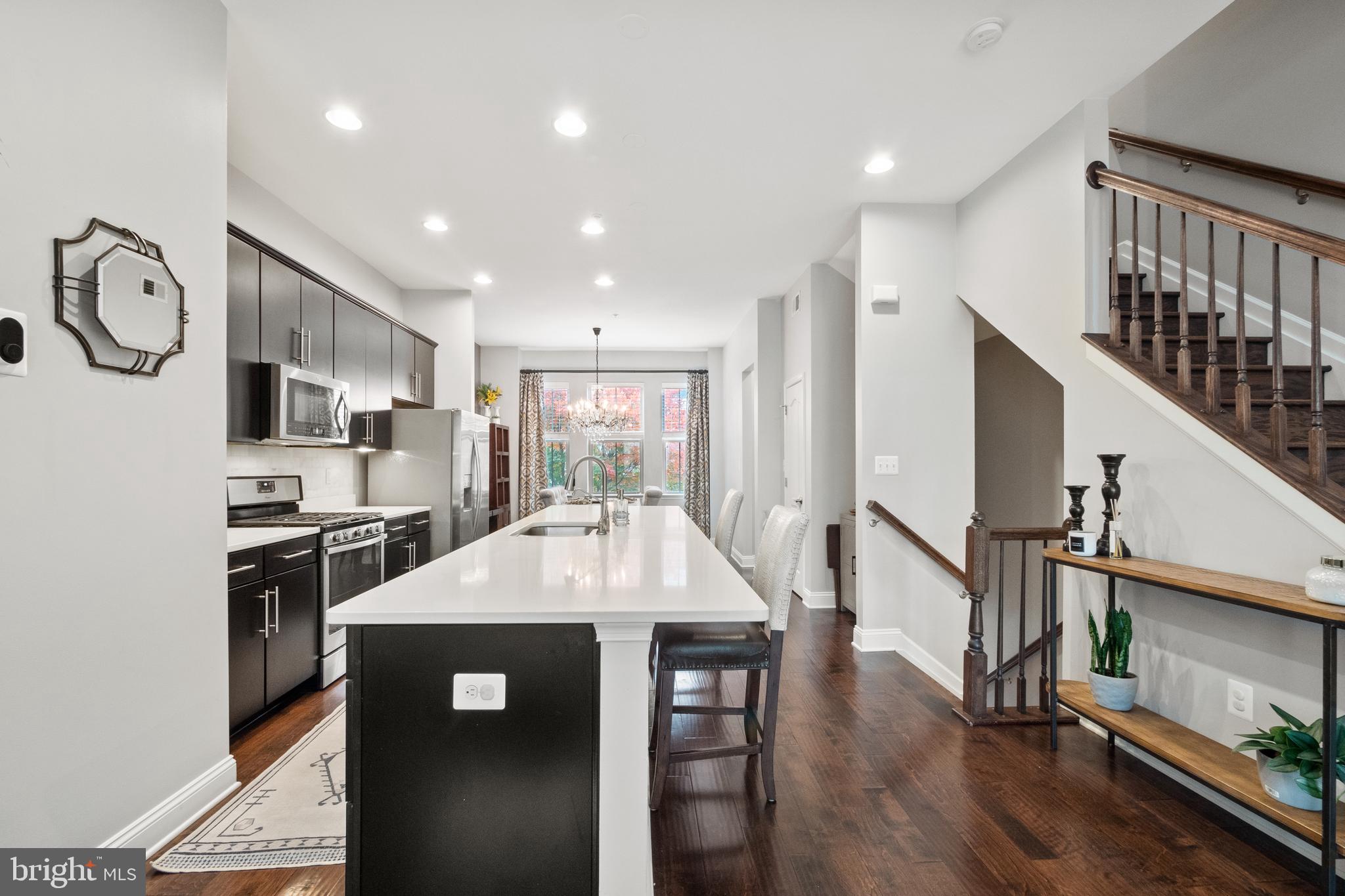 LOCUST POINT - Residential