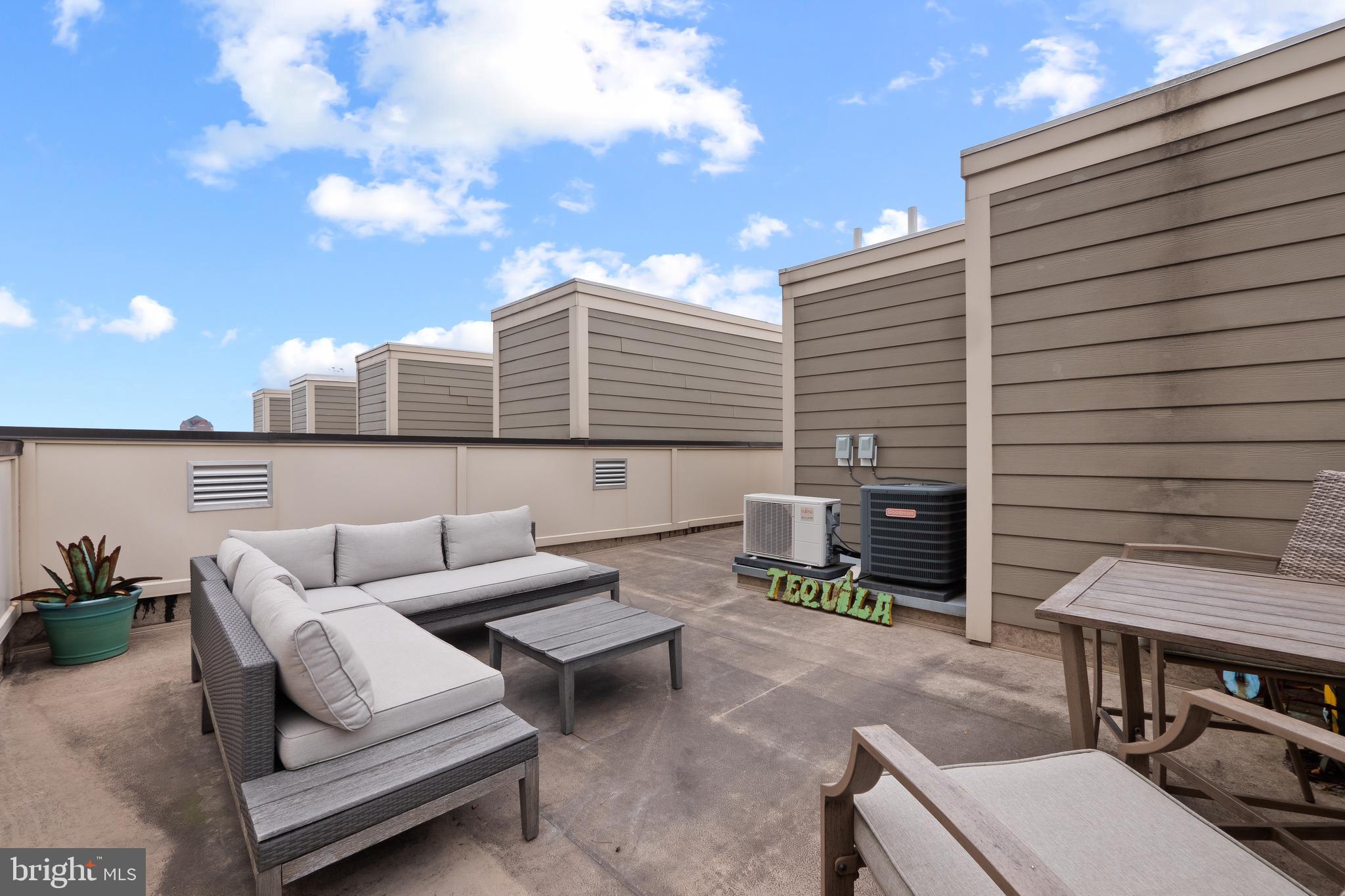 LOCUST POINT - Residential