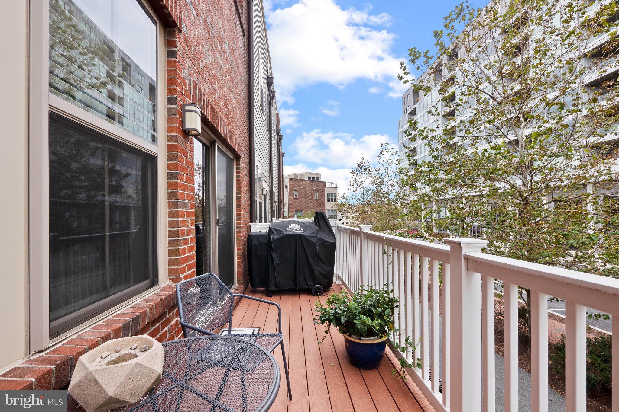 LOCUST POINT - Residential