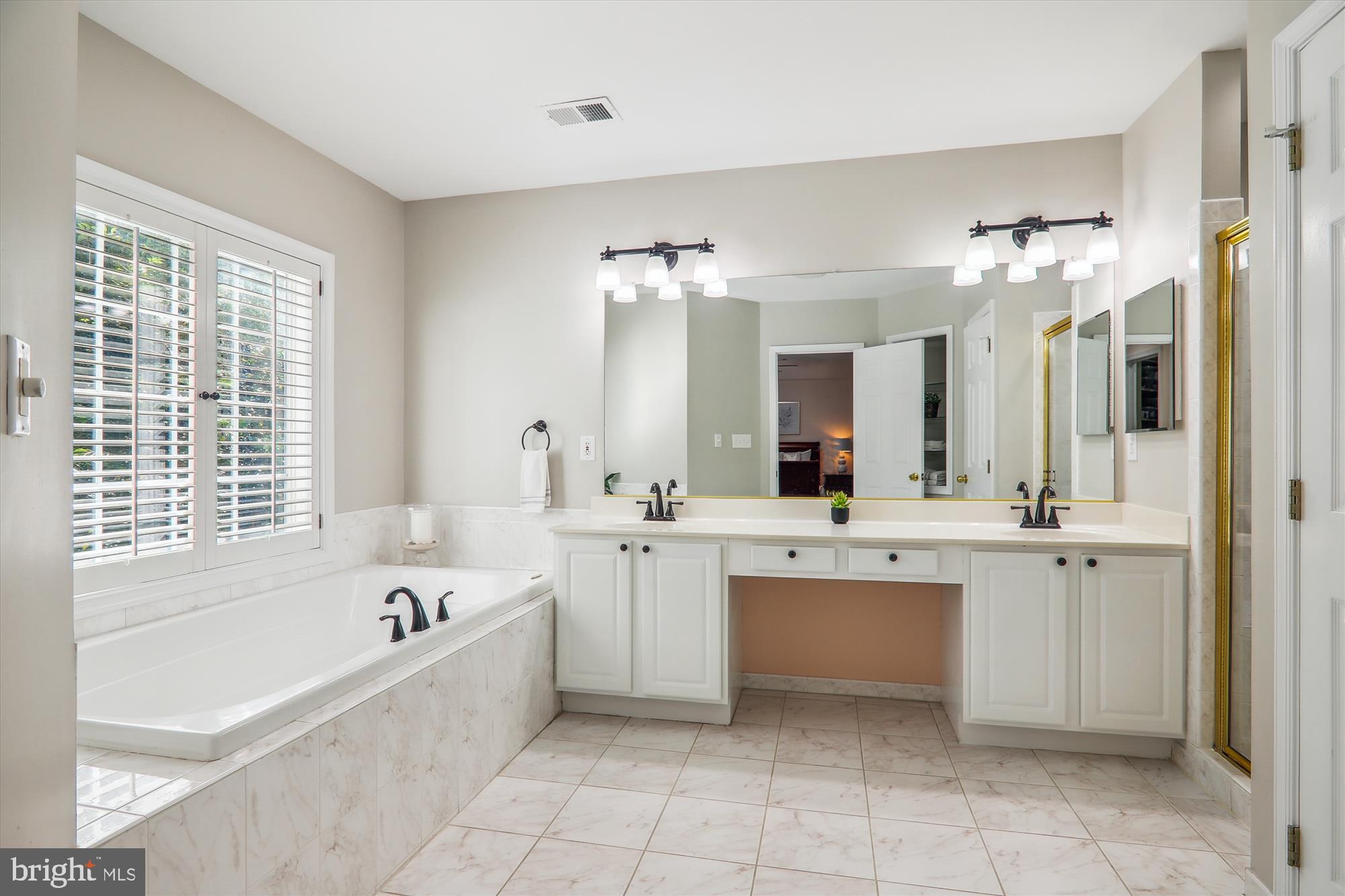 LAKELANDS - Residential