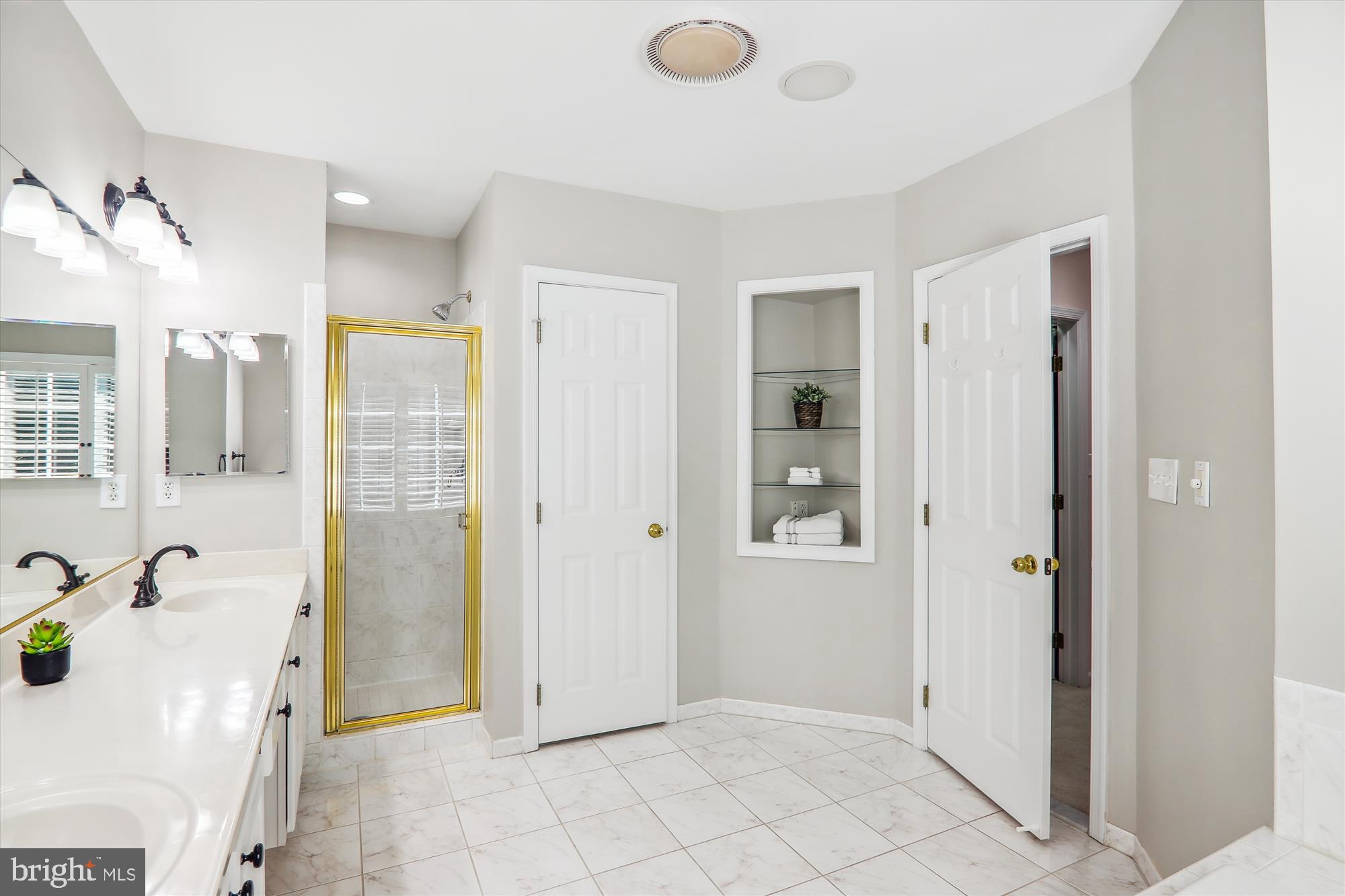 LAKELANDS - Residential