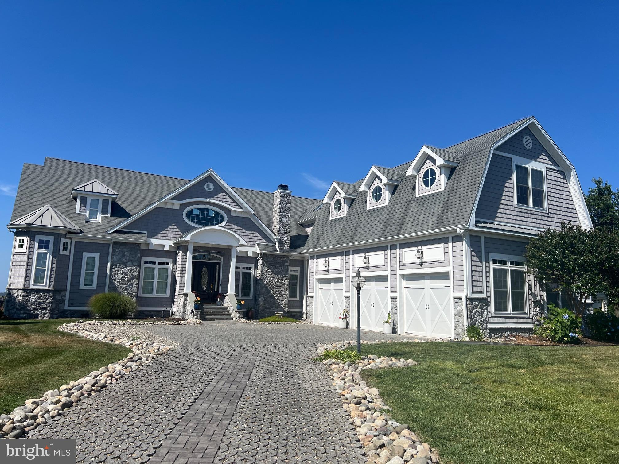 LIGHTHOUSE SOUND - Residential