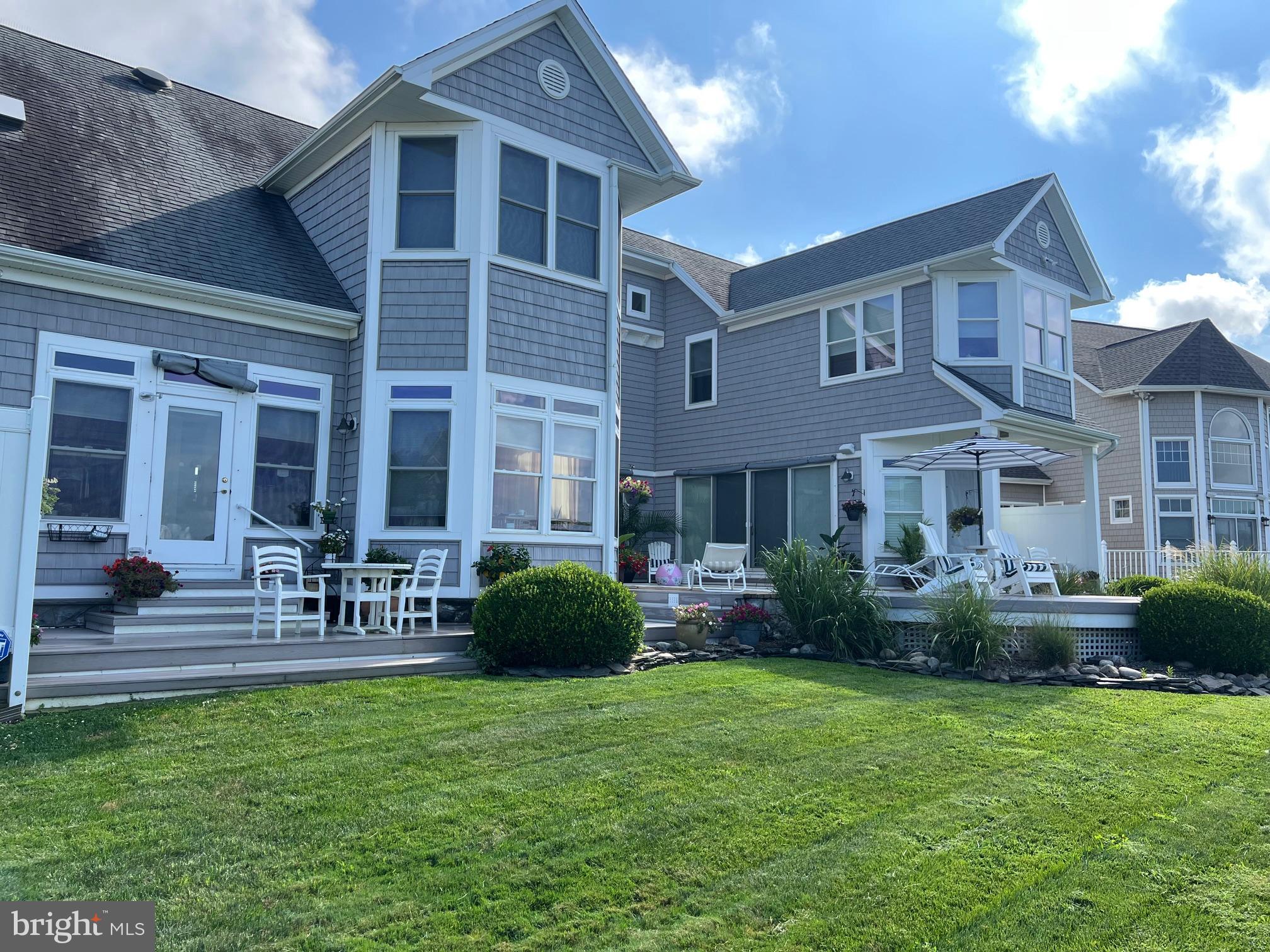 LIGHTHOUSE SOUND - Residential