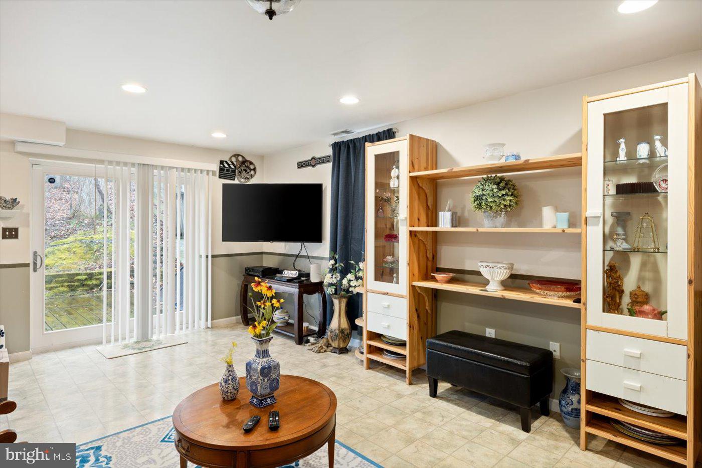 PRESIDENTIAL LAKES - Residential