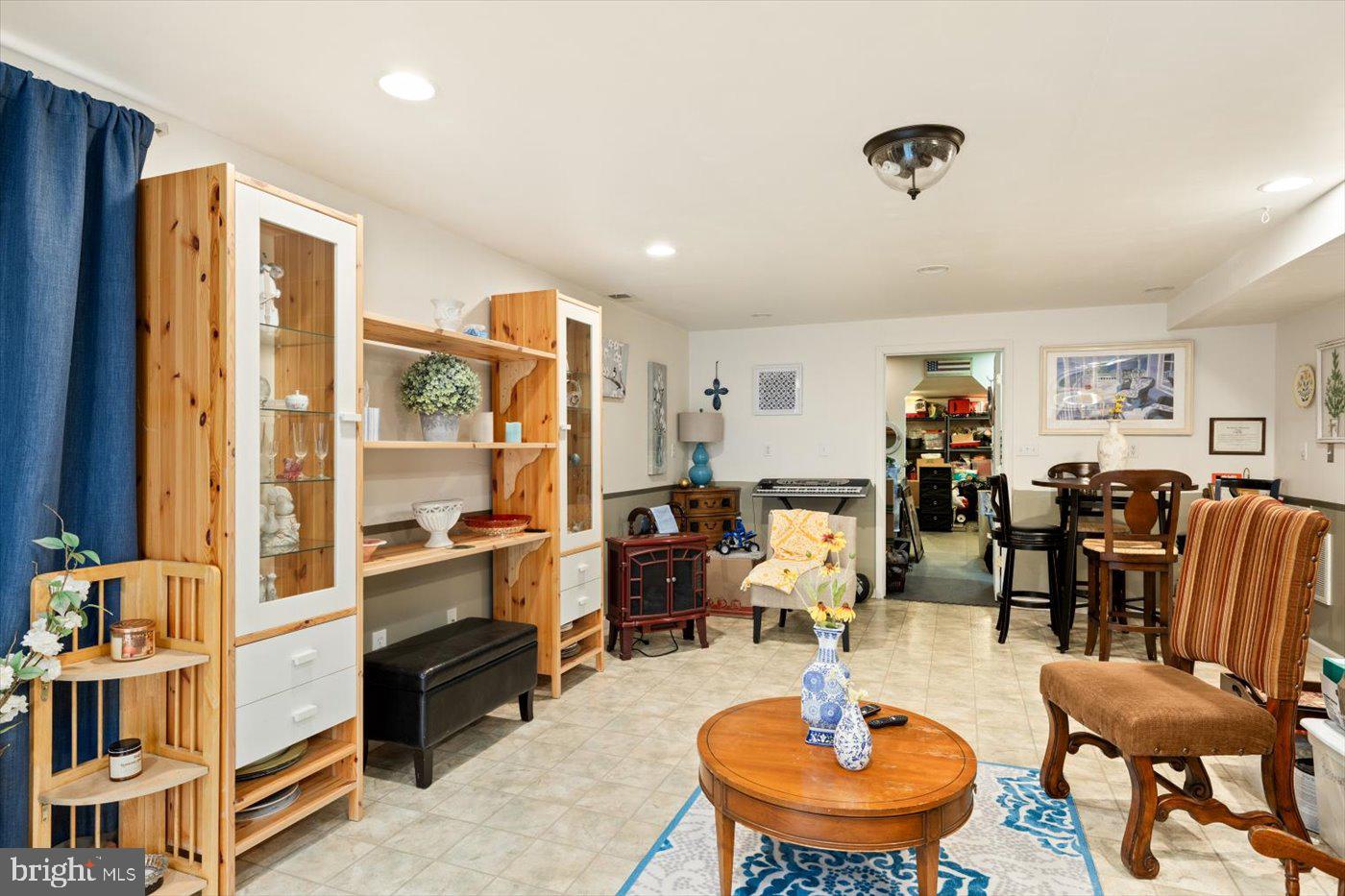 PRESIDENTIAL LAKES - Residential